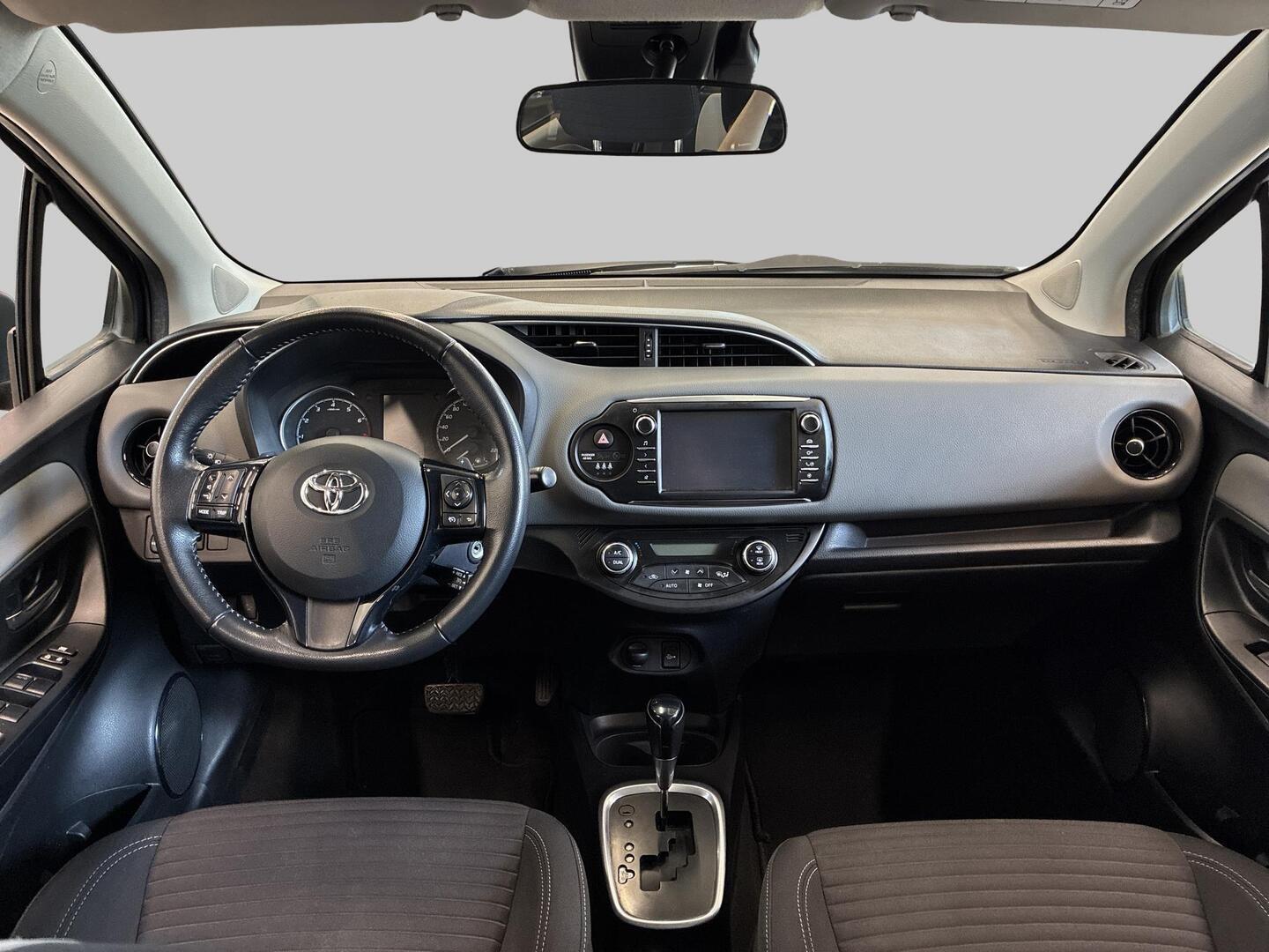 TOYOTA Yaris 2017