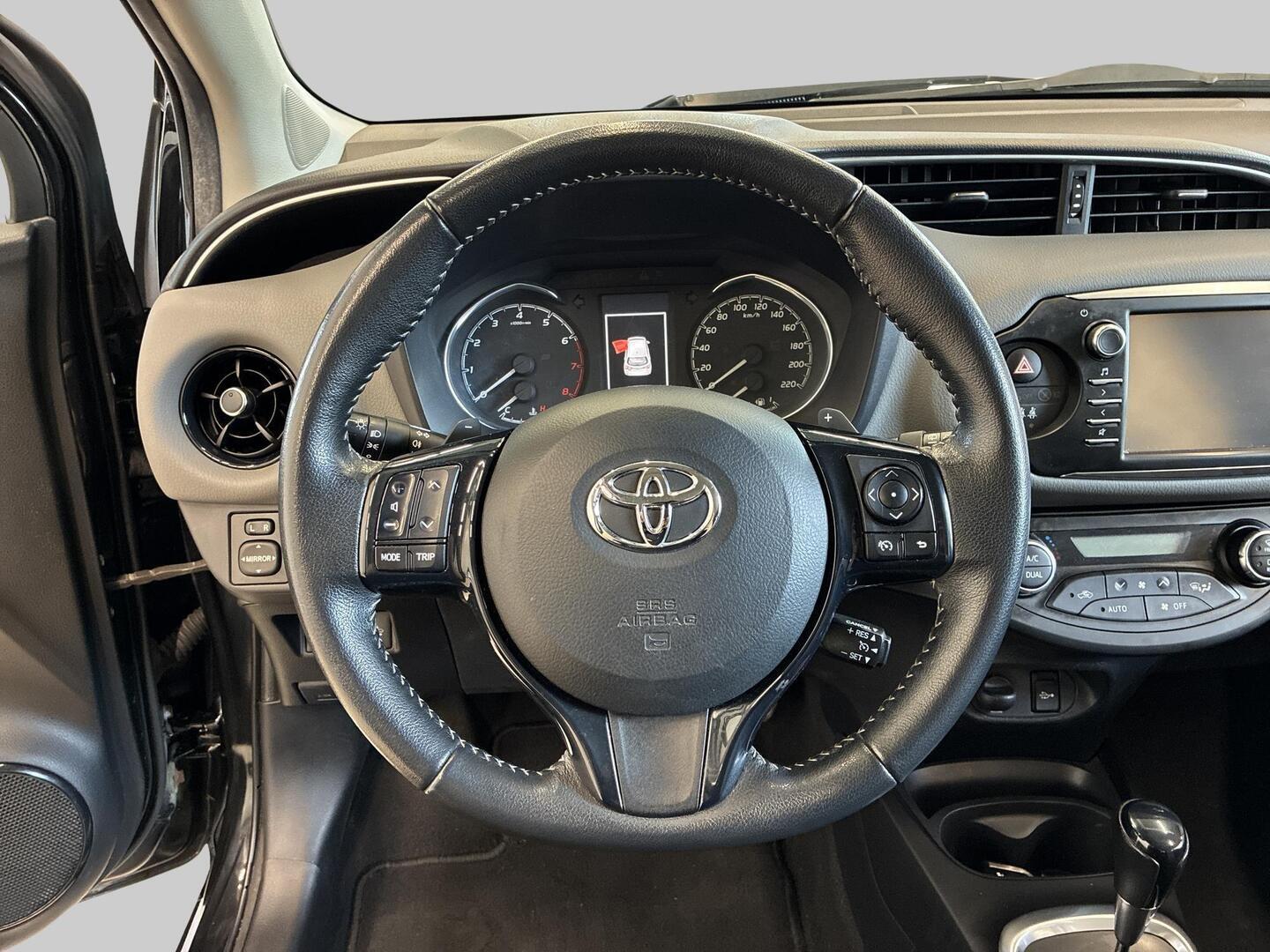 TOYOTA Yaris 2017