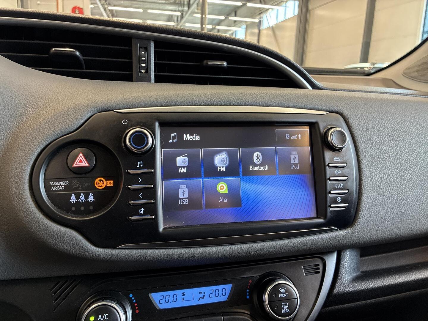 TOYOTA Yaris 2017
