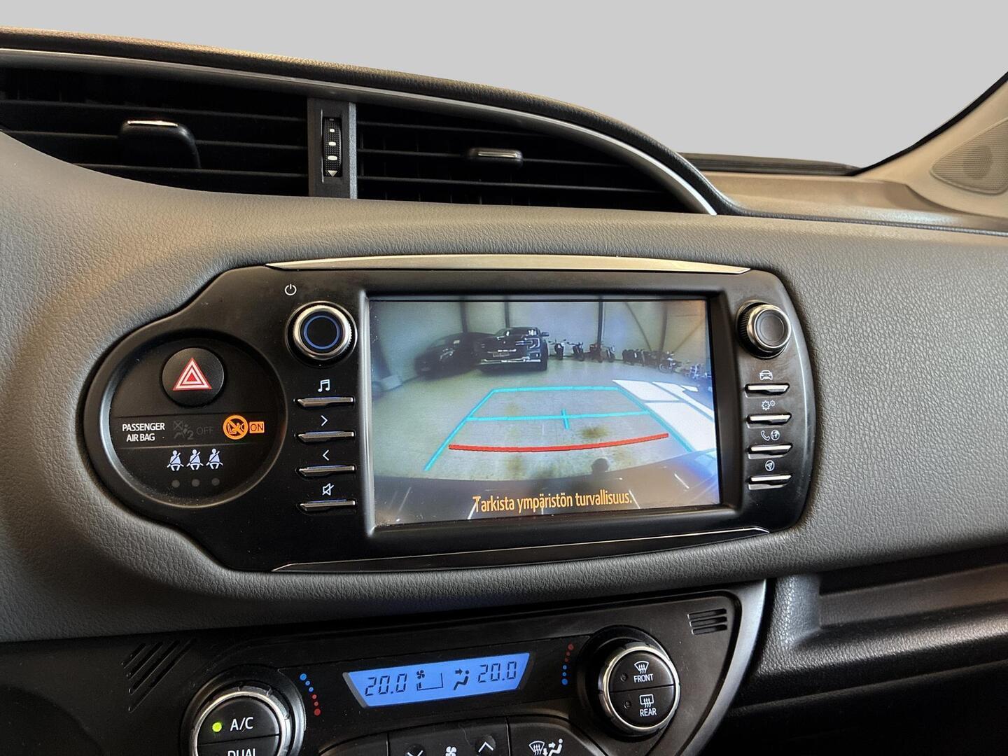 TOYOTA Yaris 2017