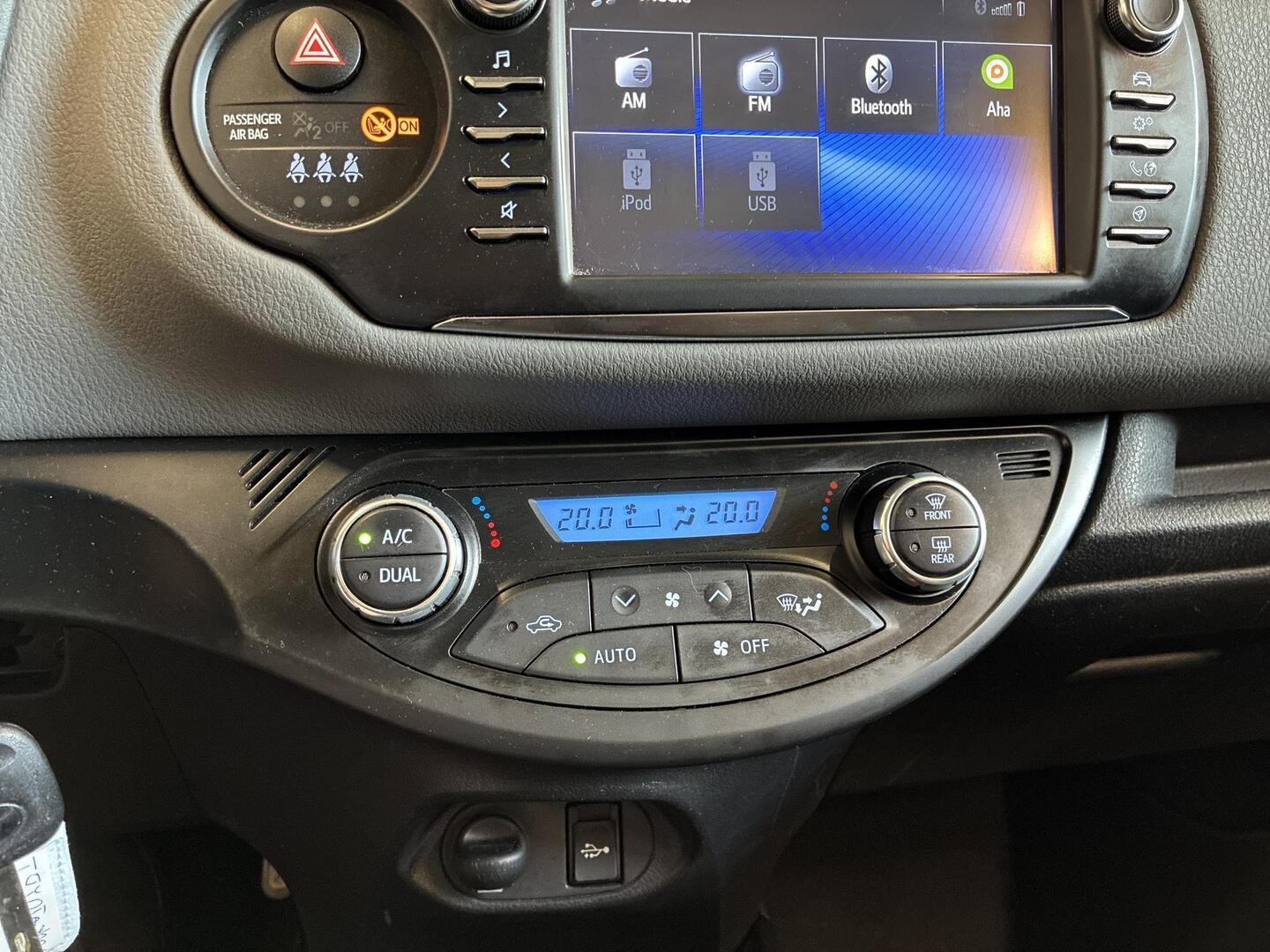 TOYOTA Yaris 2017