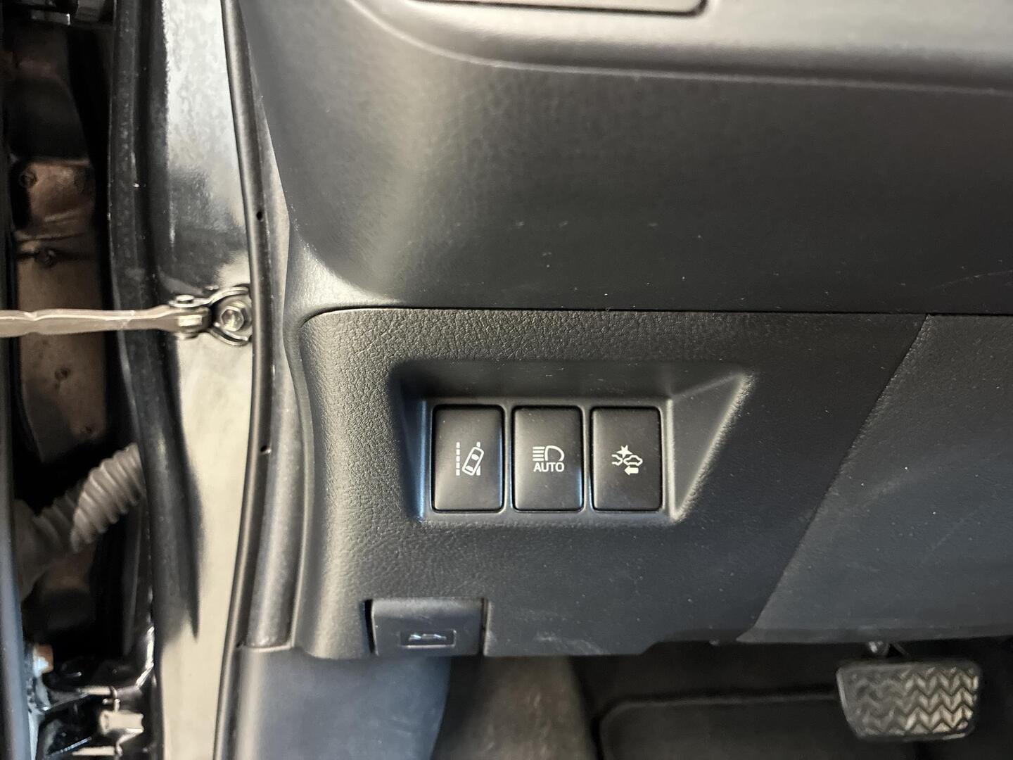 TOYOTA Yaris 2017