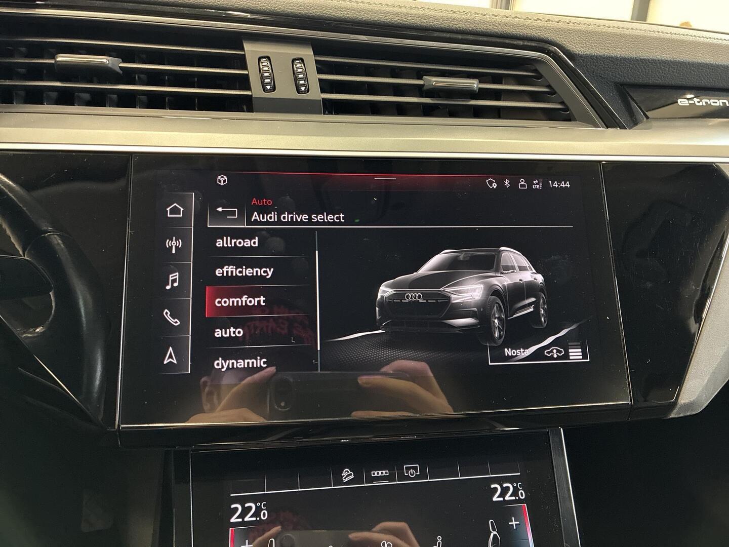 AUDI e-tron 2021