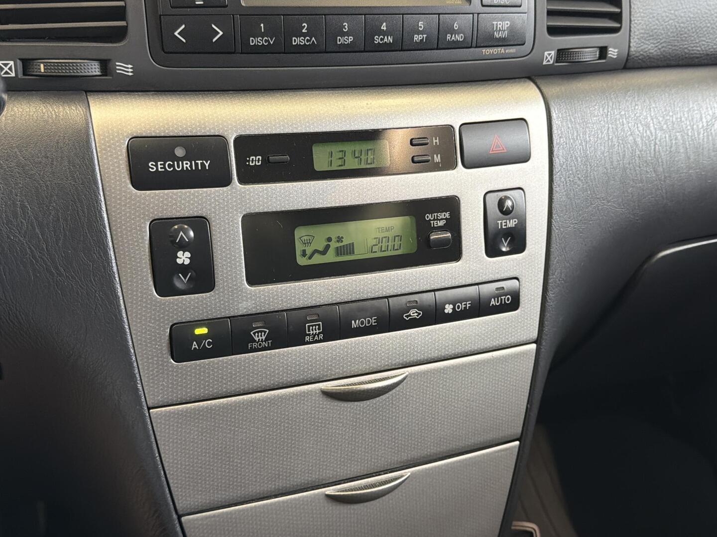 TOYOTA Corolla 2004