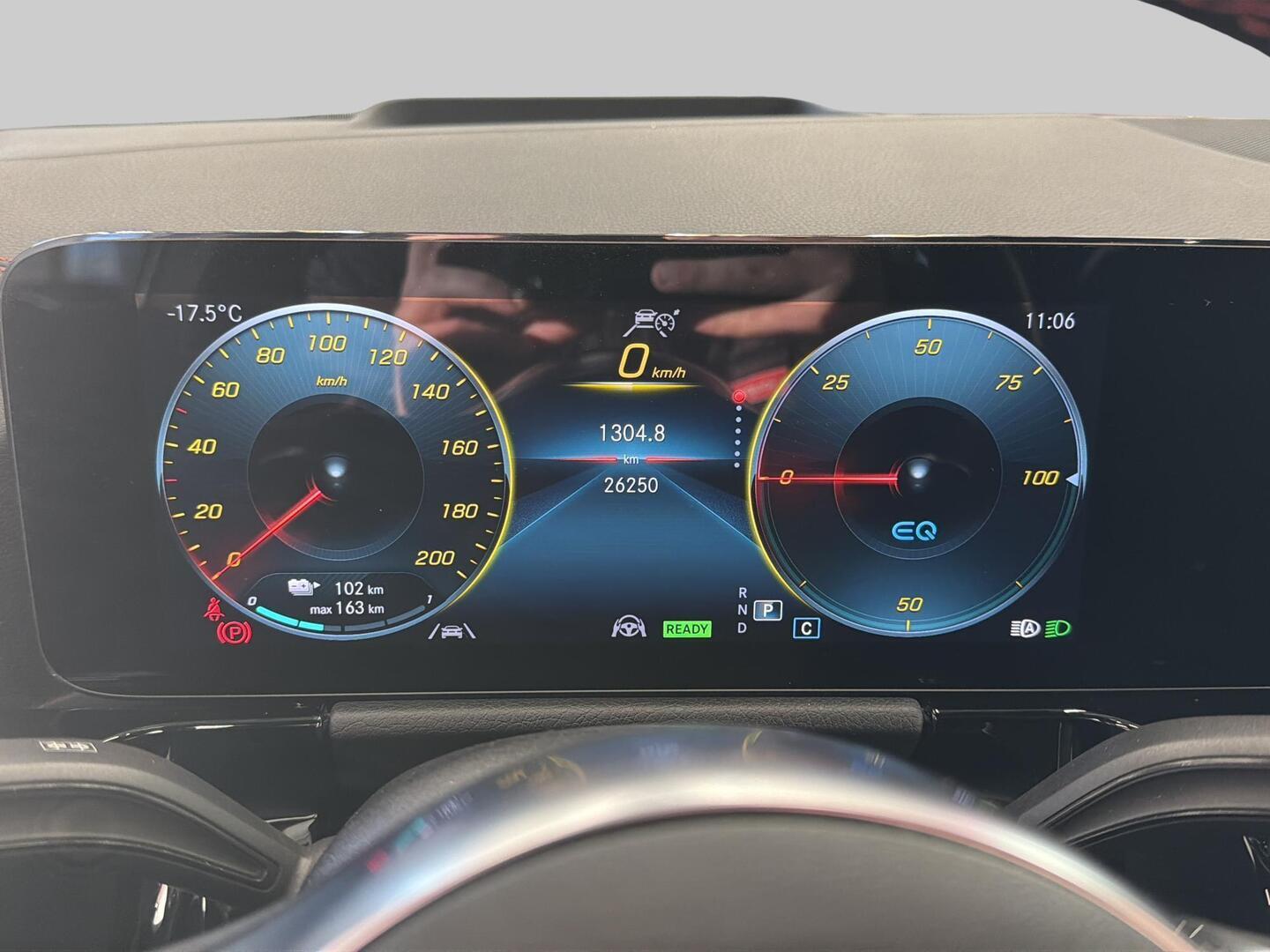 MERCEDES-BENZ EQA 2023