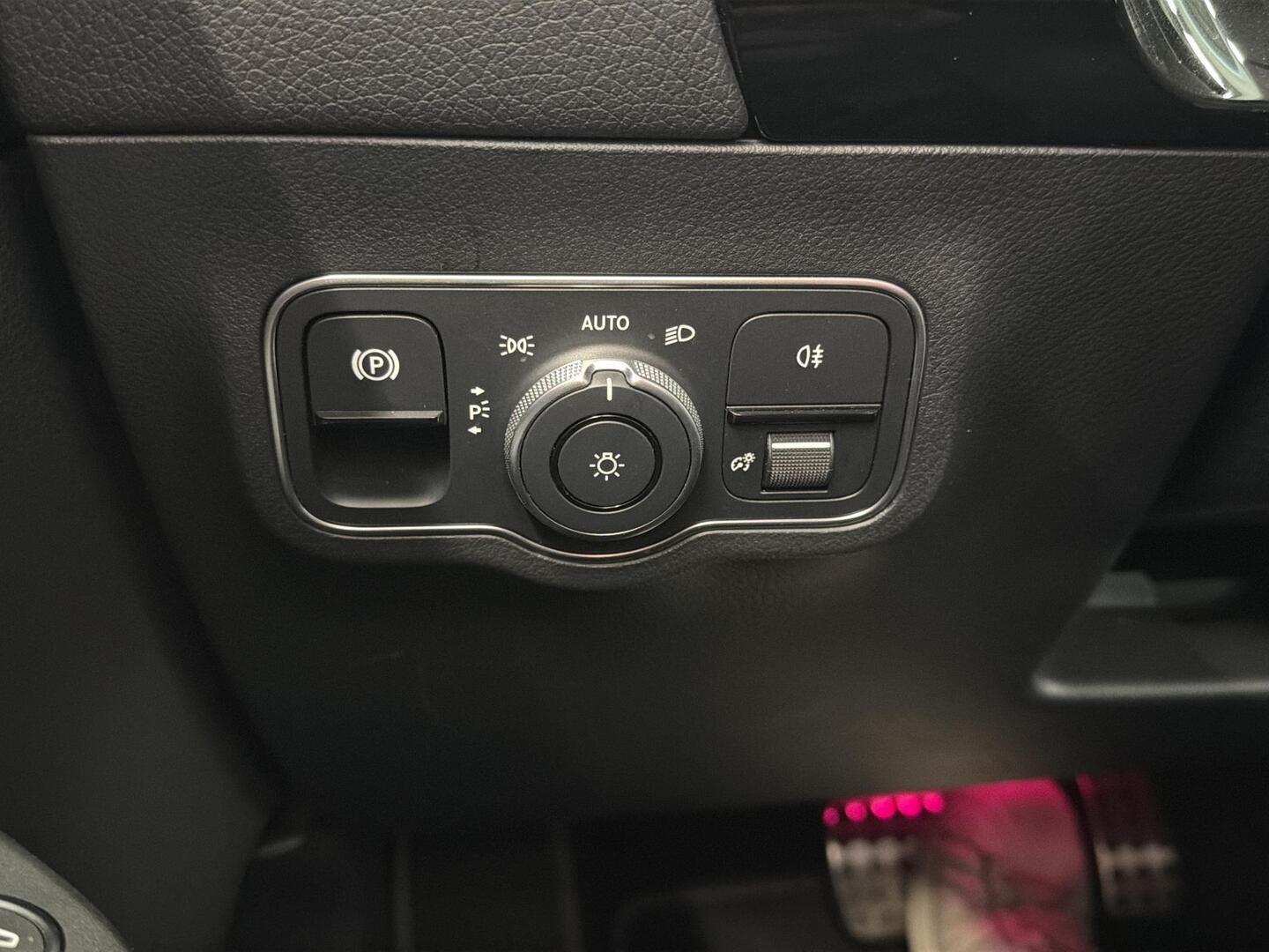 MERCEDES-BENZ EQA 2023