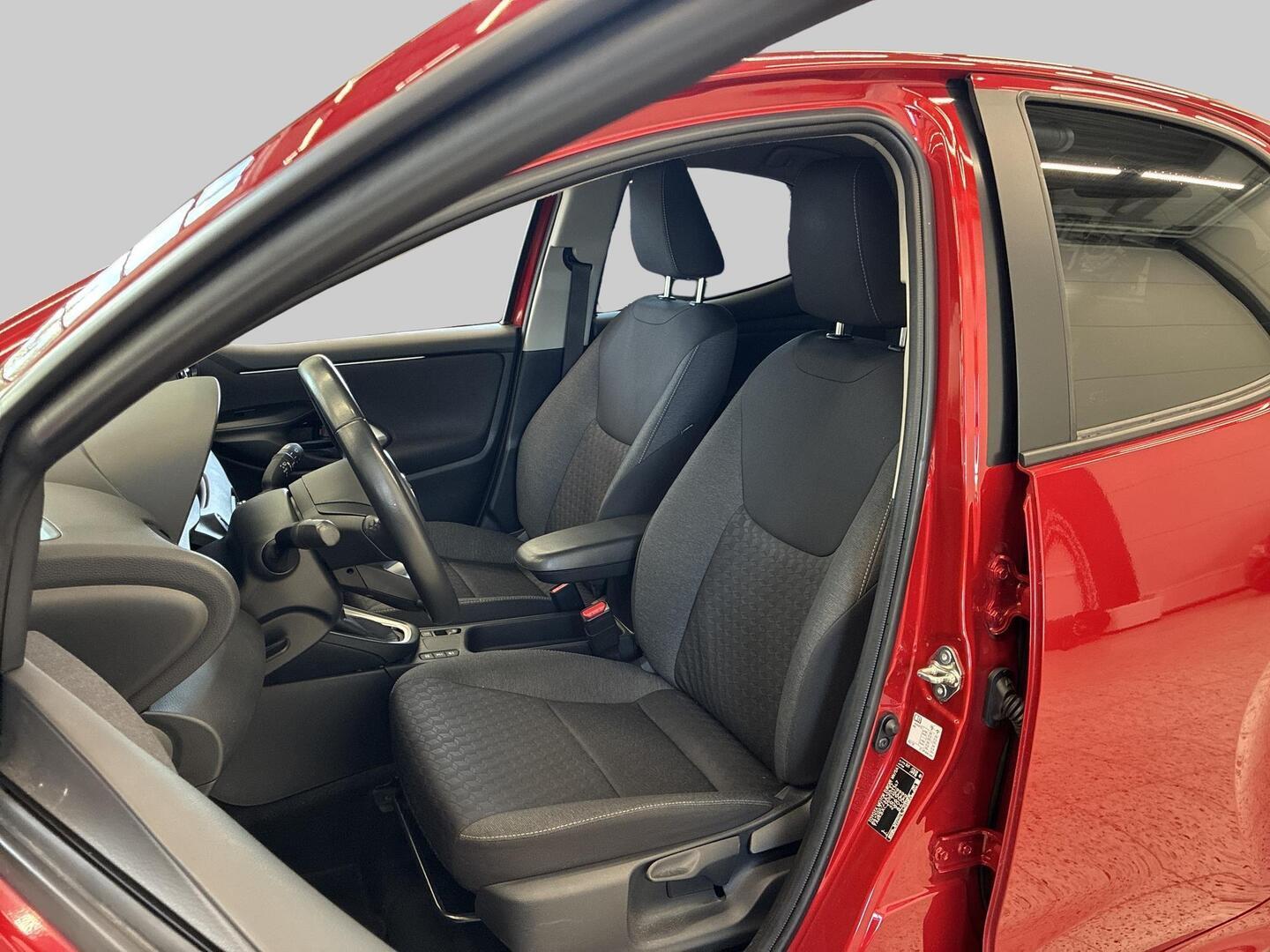 TOYOTA Yaris 2023