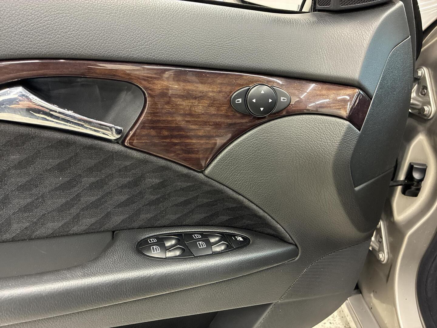 MERCEDES-BENZ E 2006