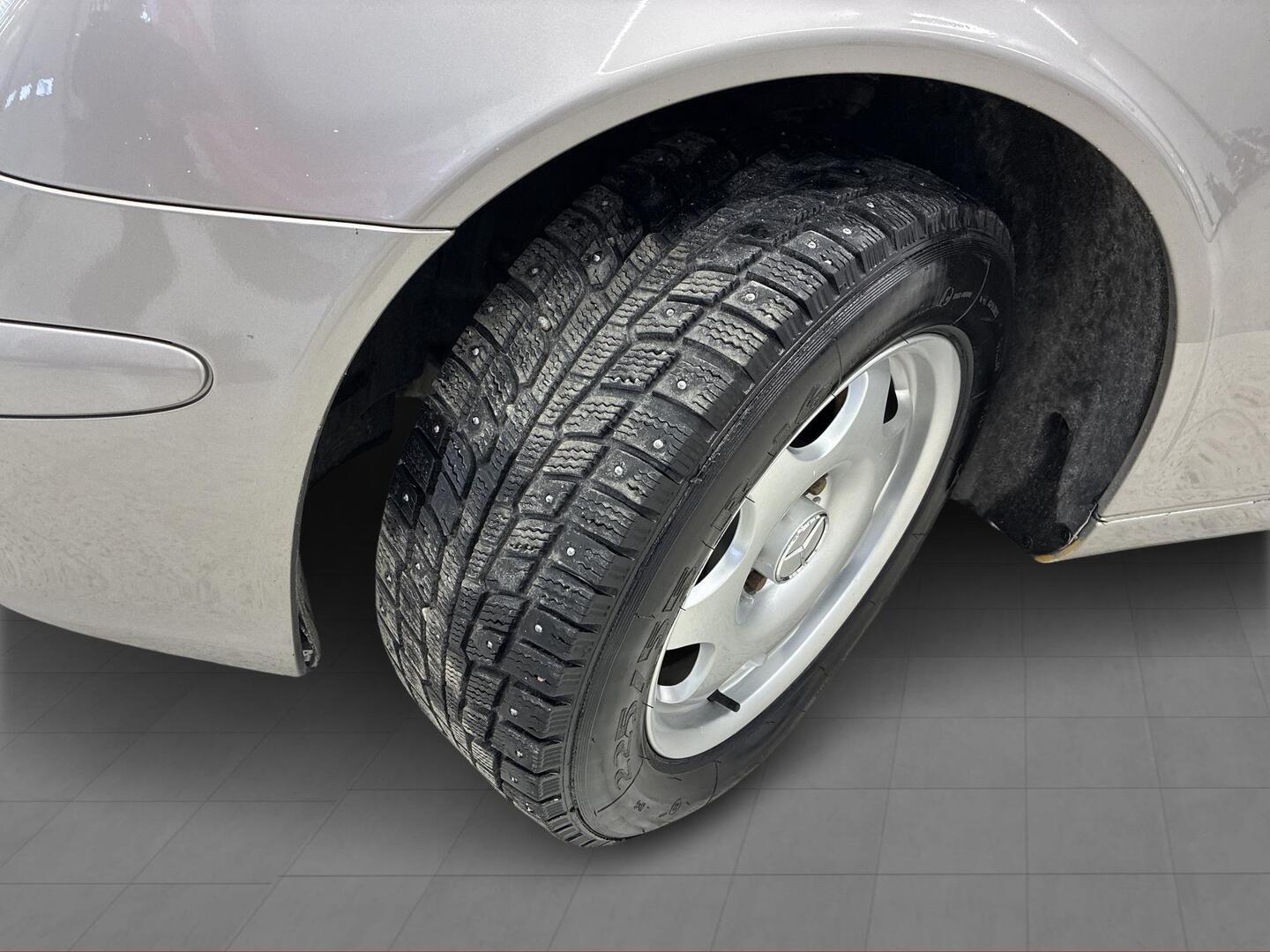 MERCEDES-BENZ E 2006