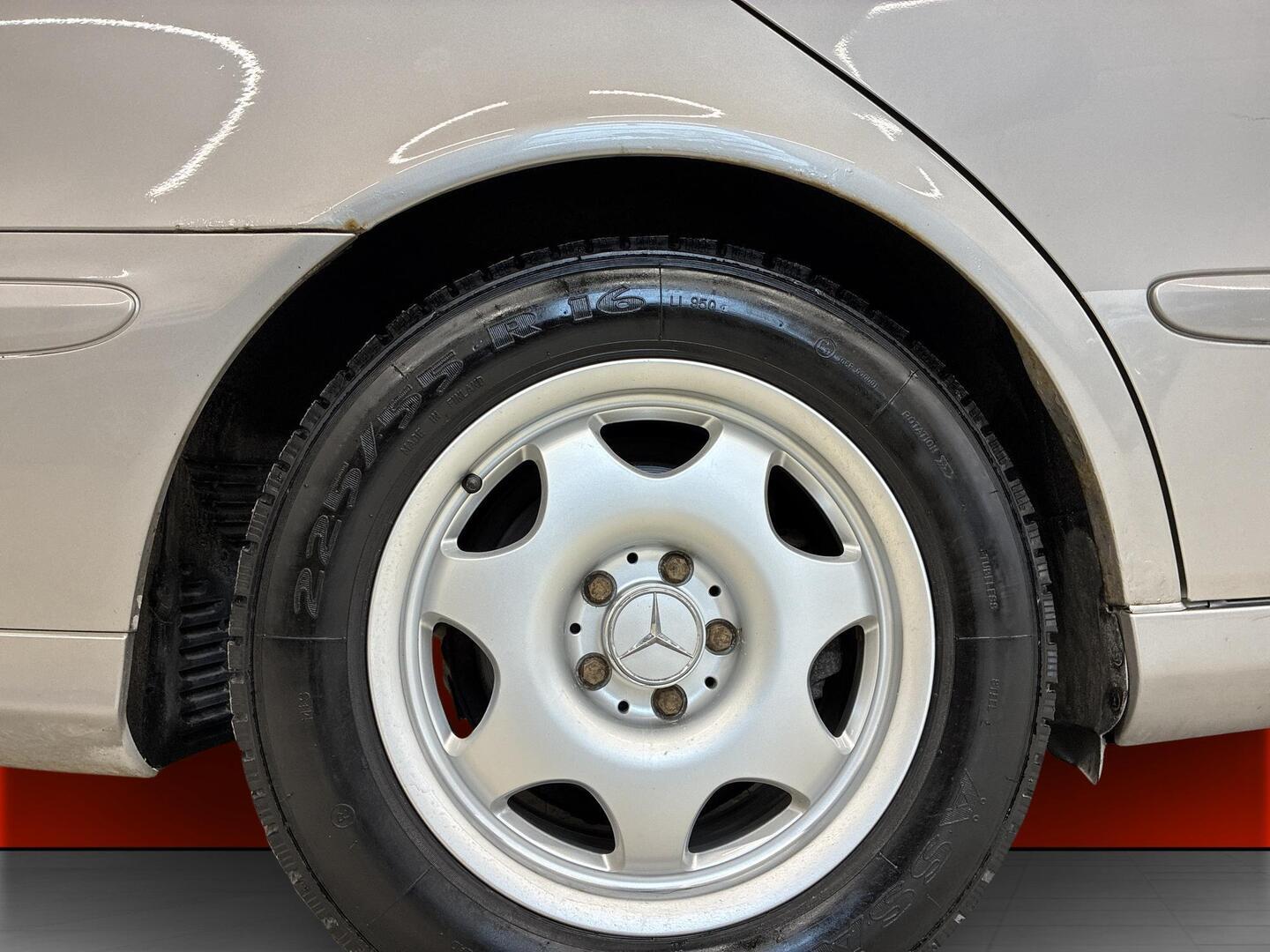 MERCEDES-BENZ E 2006