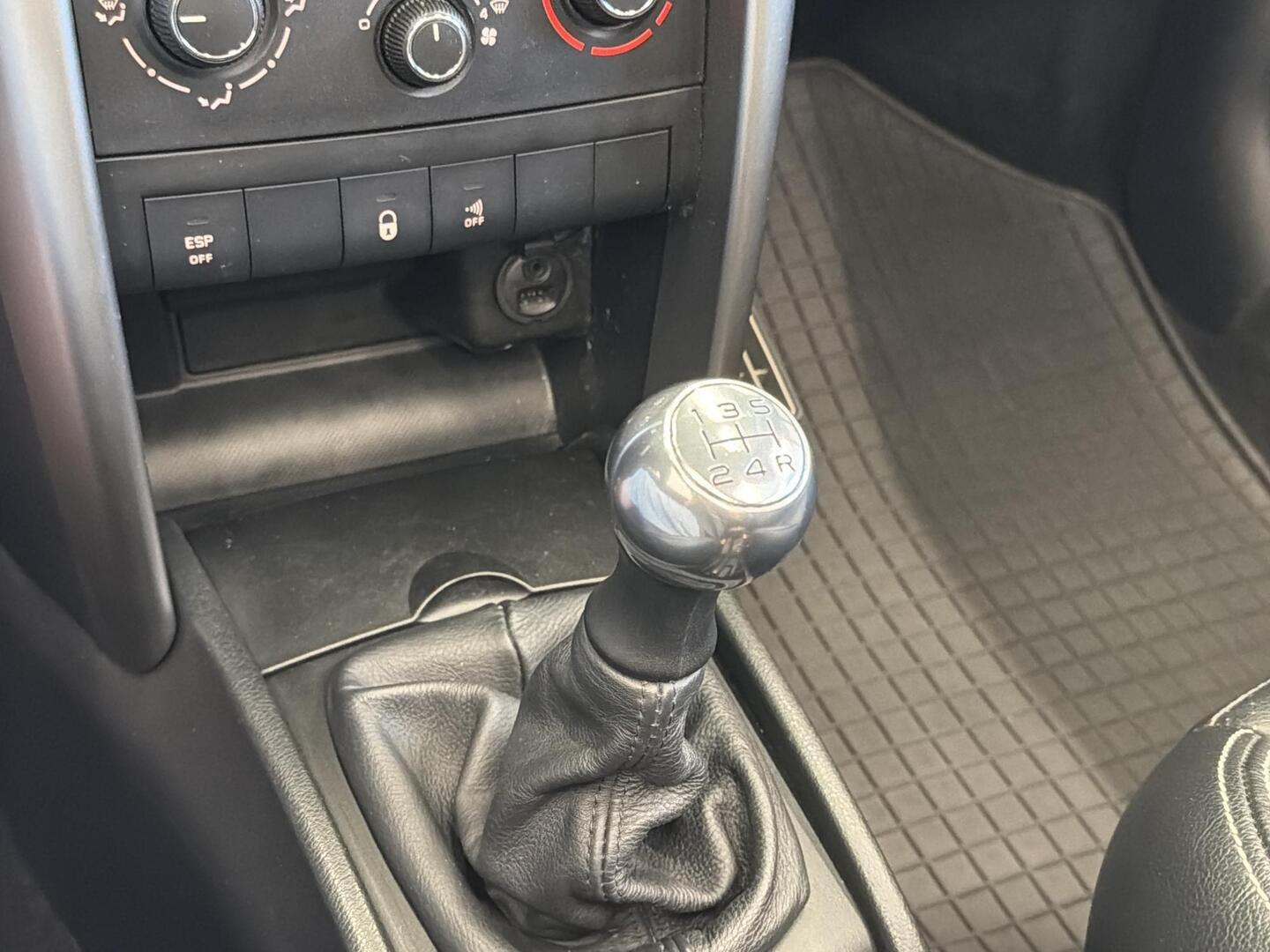 PEUGEOT 207 2010