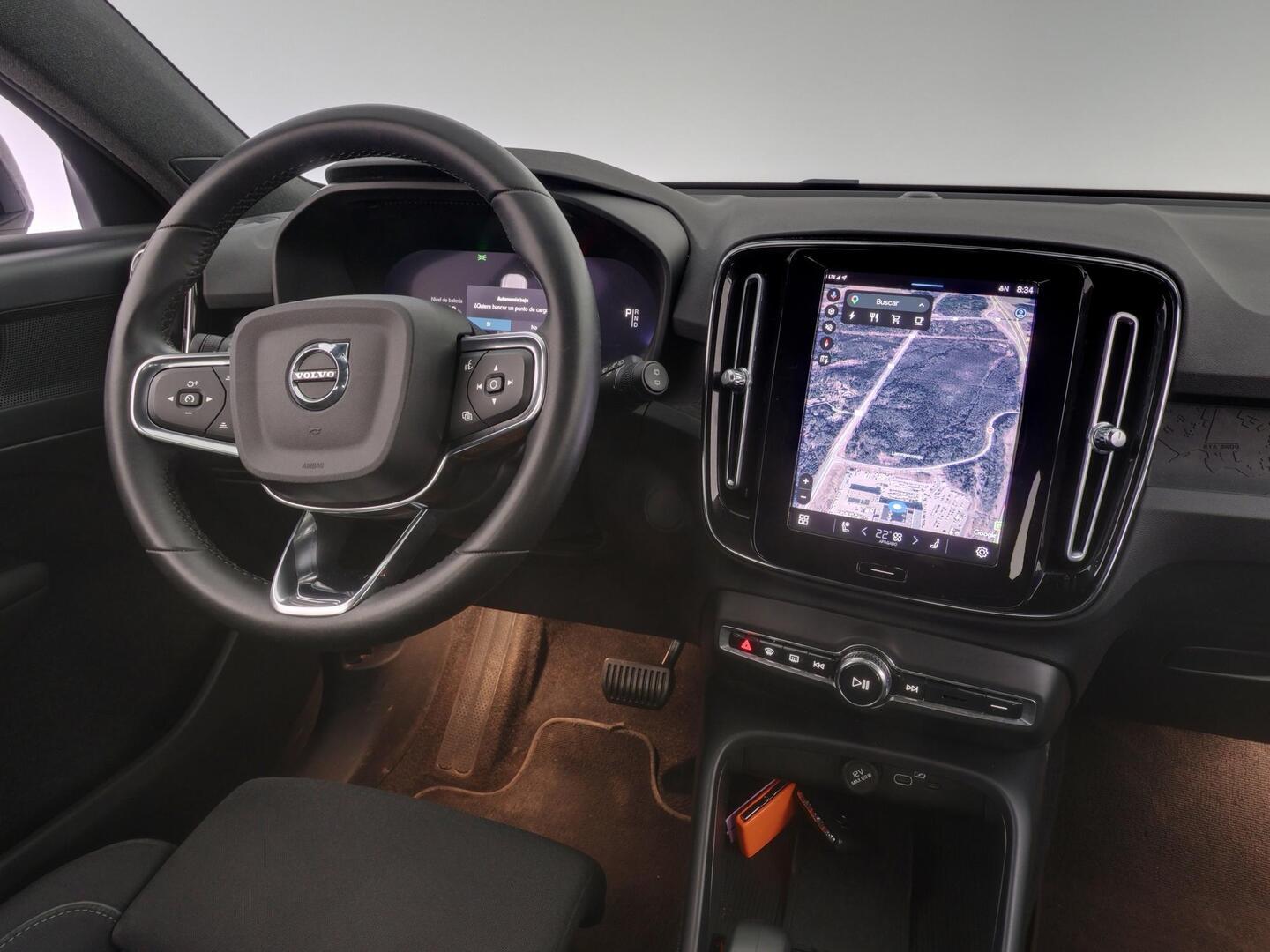 VOLVO XC40 2023