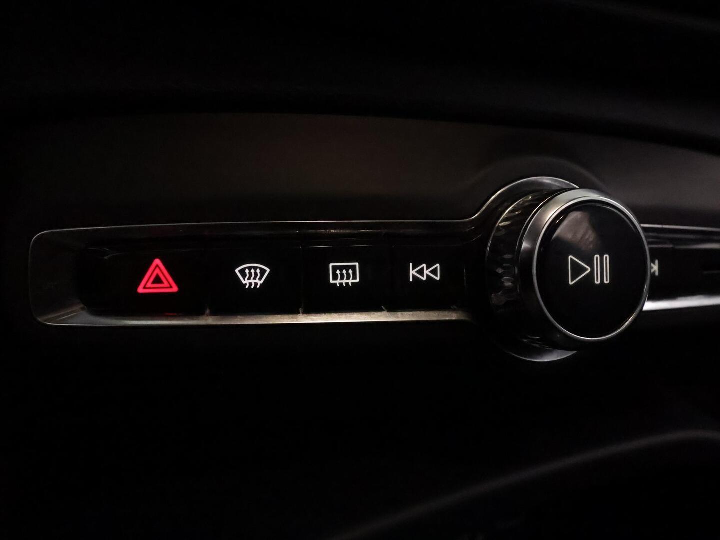 VOLVO XC40 2023