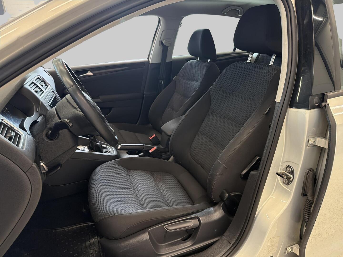 VOLKSWAGEN Jetta 2013