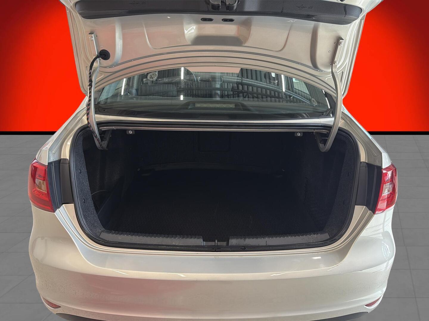 VOLKSWAGEN Jetta 2013