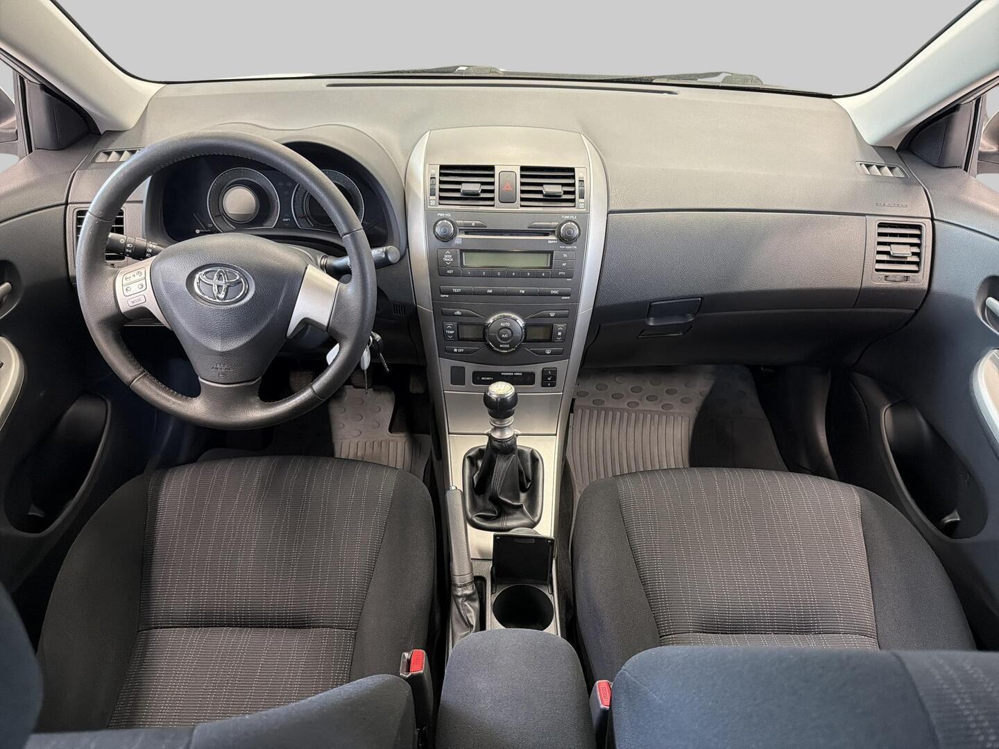 TOYOTA Corolla 2010