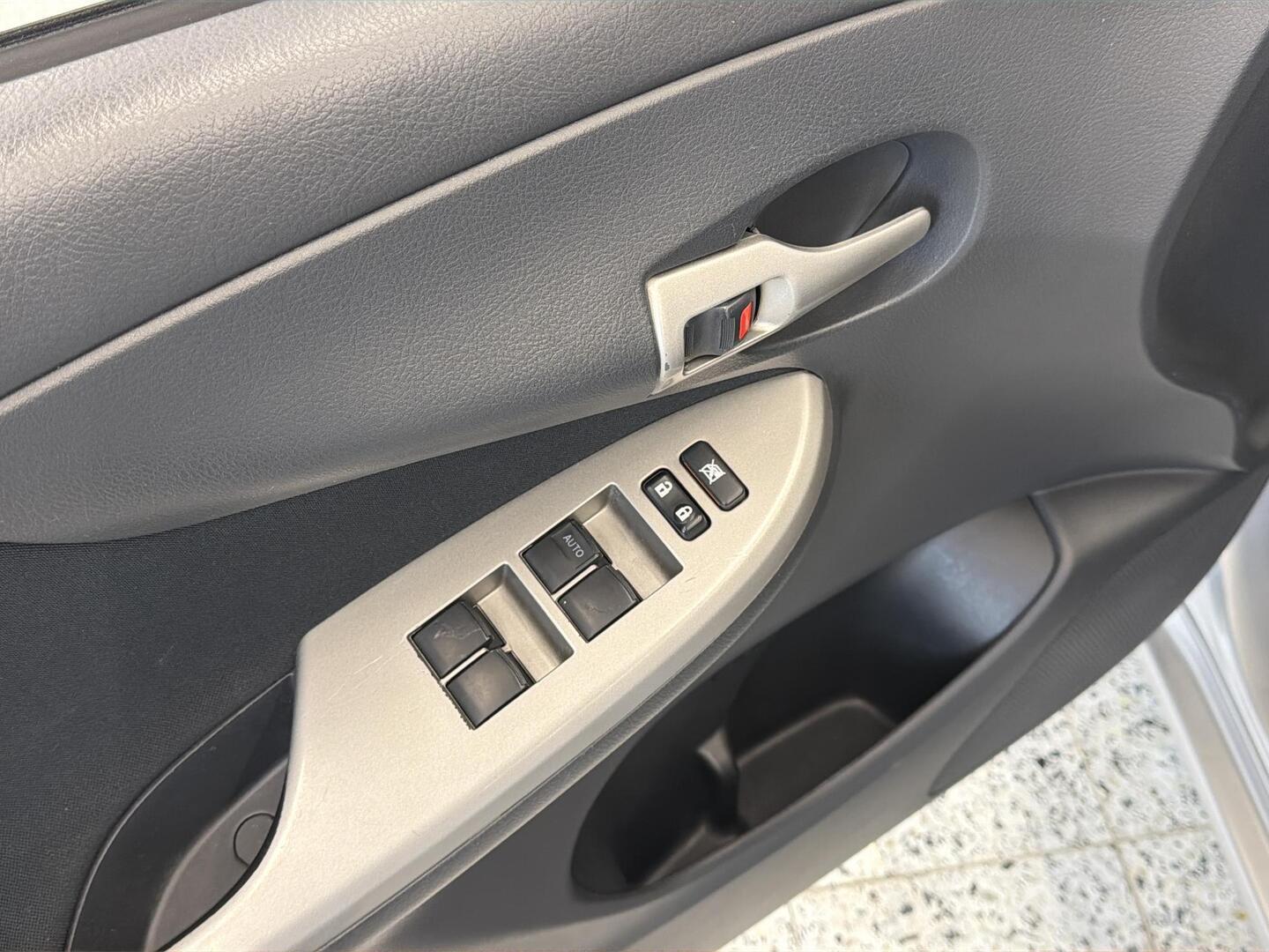 TOYOTA Corolla 2010