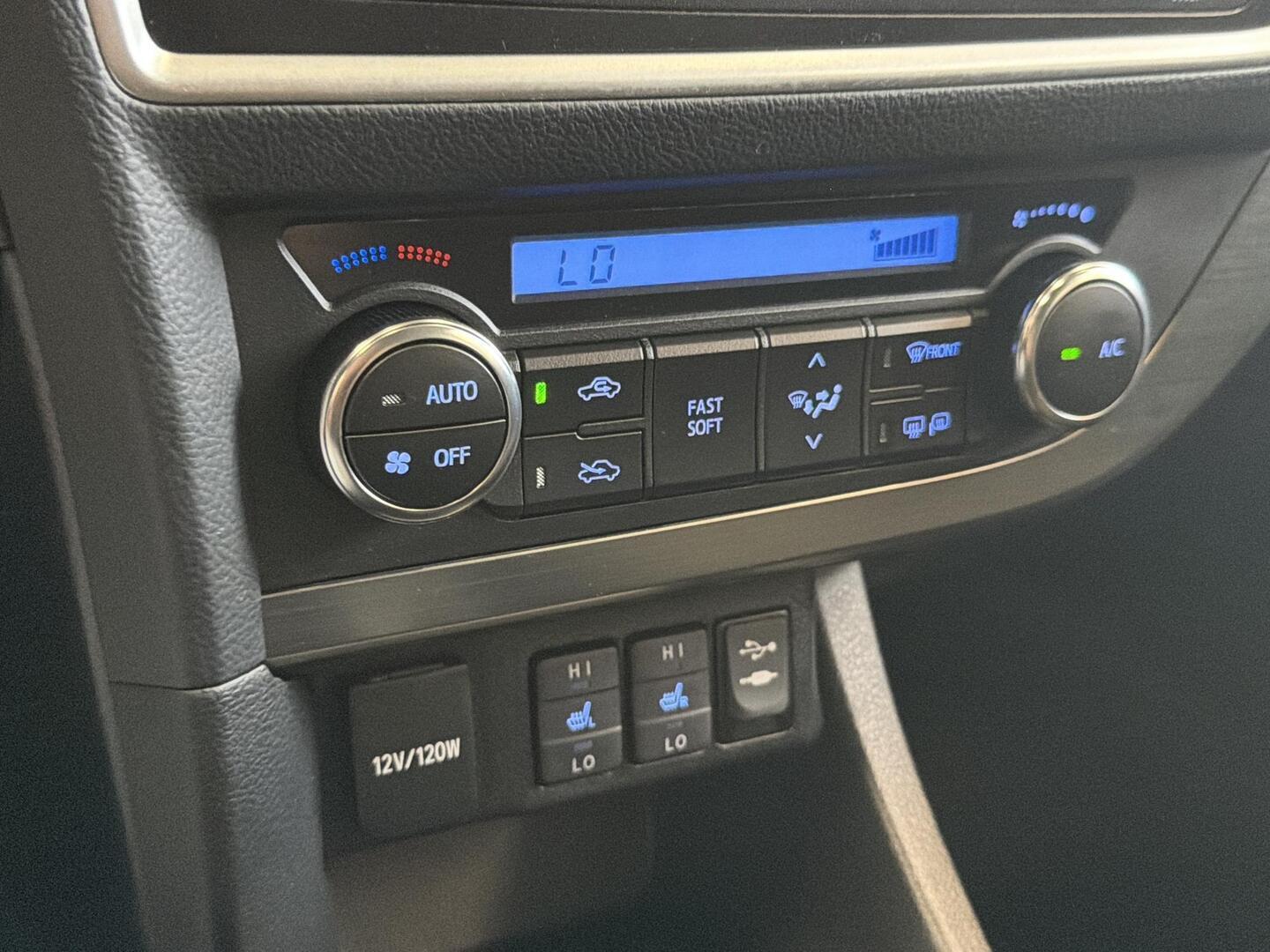 TOYOTA Auris 2013