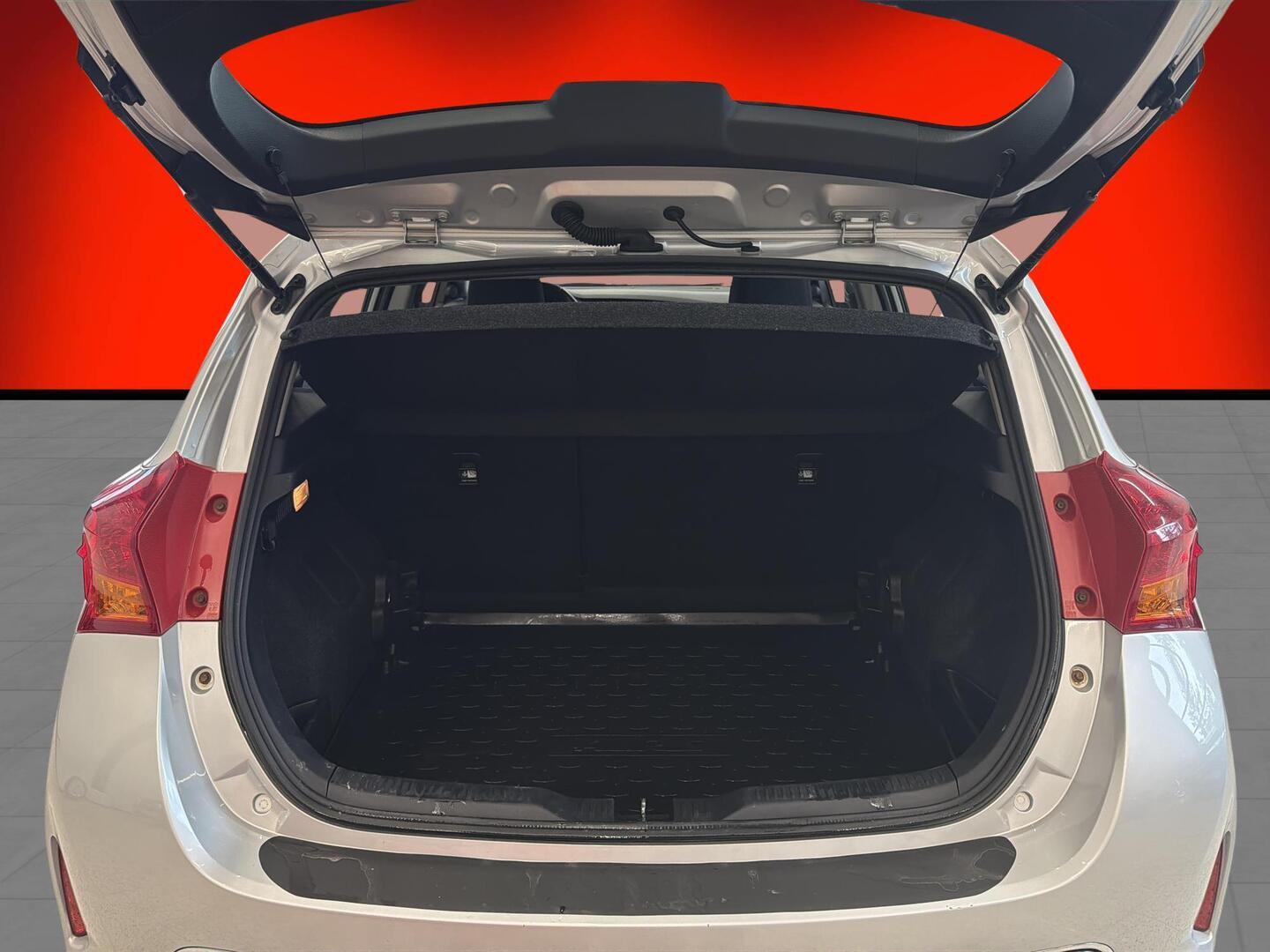 TOYOTA Auris 2013