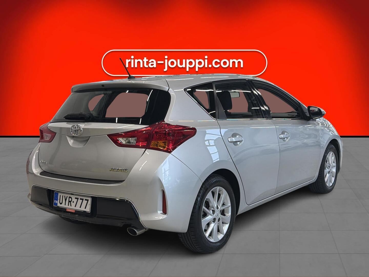 TOYOTA Auris 2013