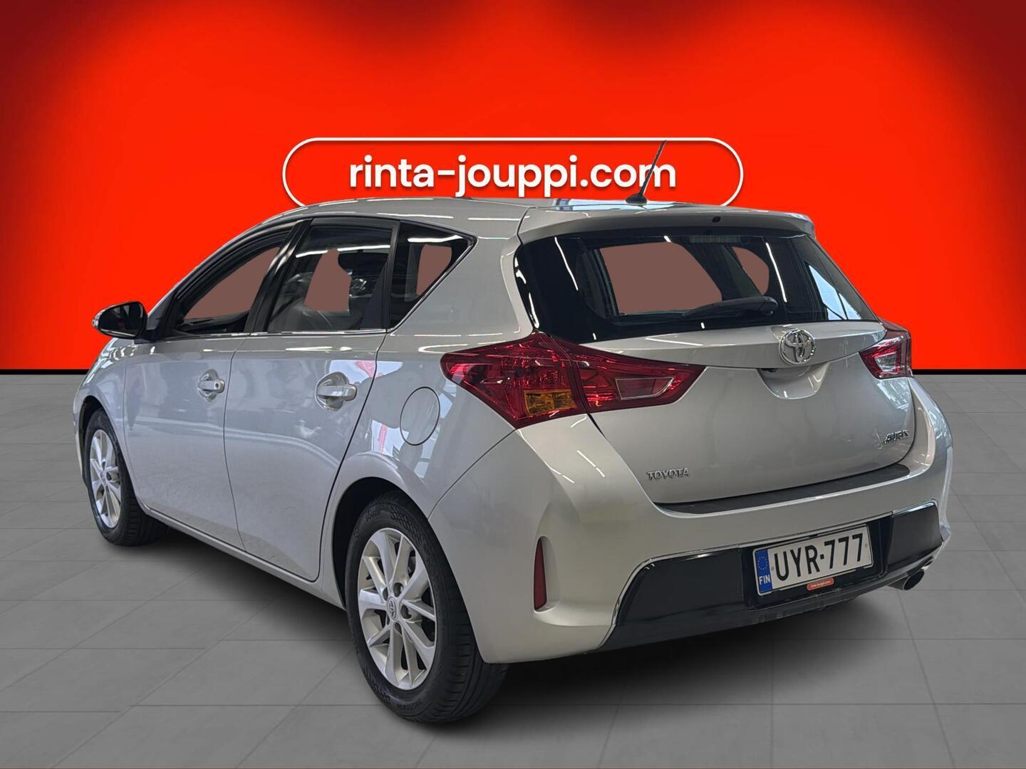 TOYOTA Auris 2013