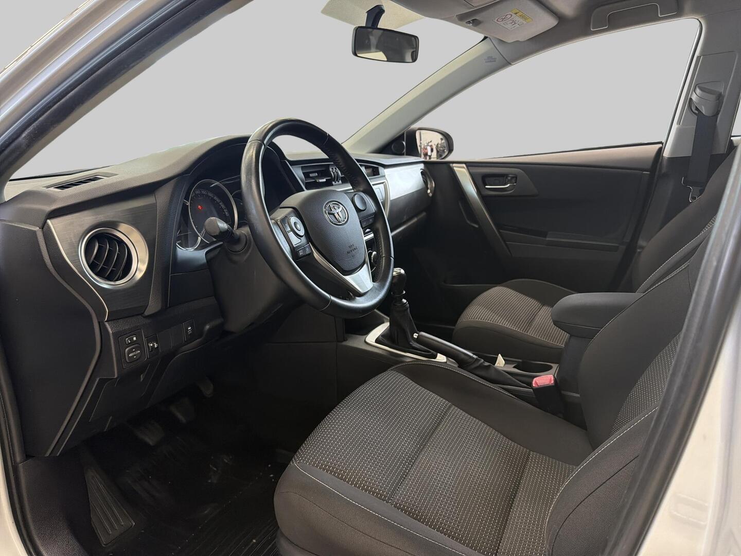 TOYOTA Auris 2013