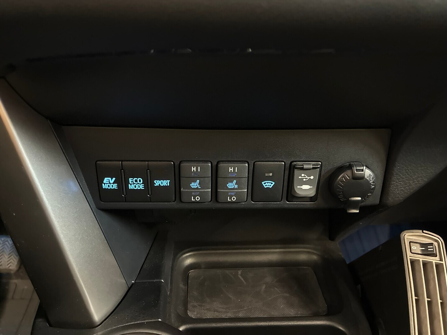 TOYOTA RAV4 2018