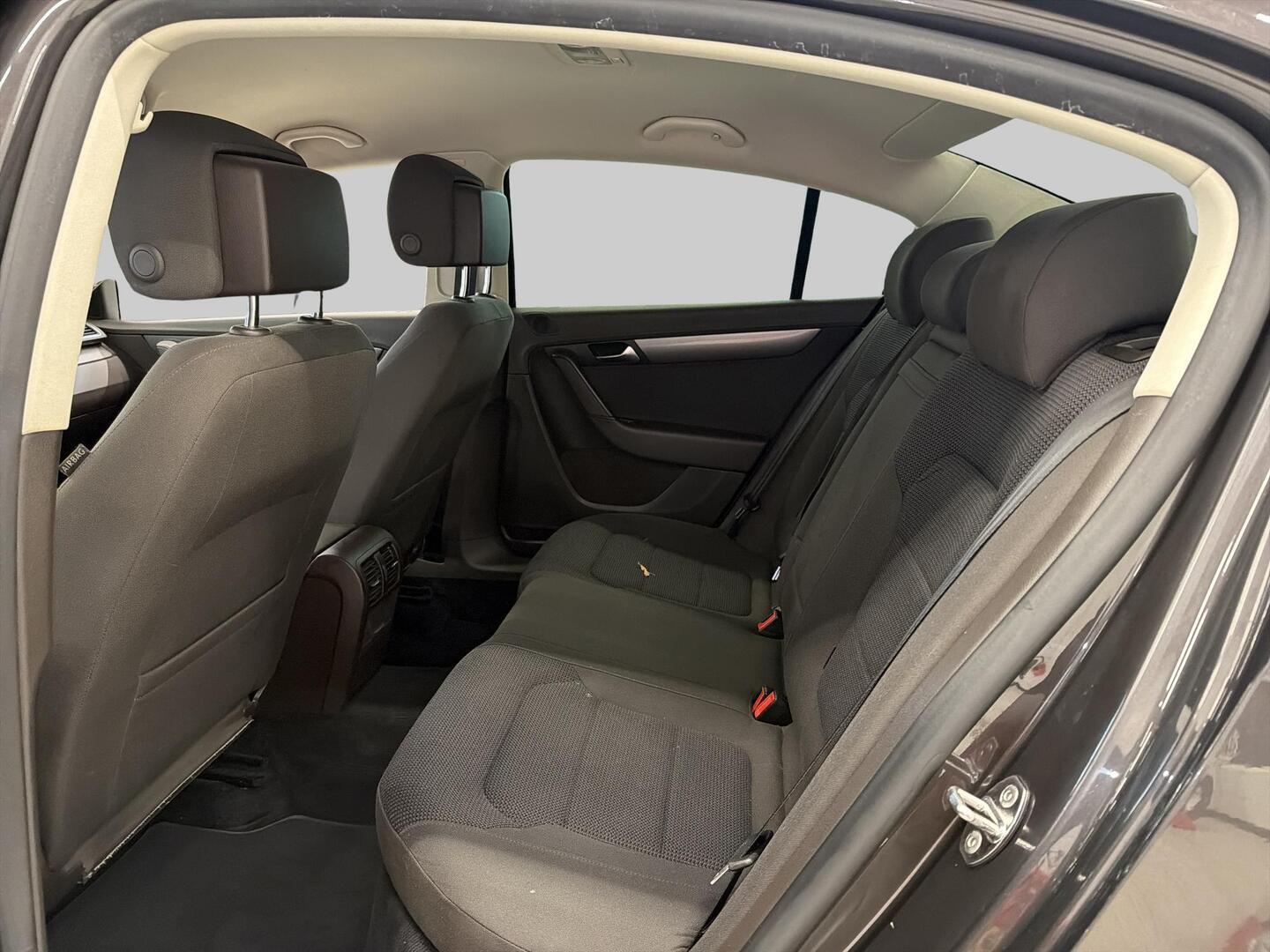 VOLKSWAGEN Passat 2011