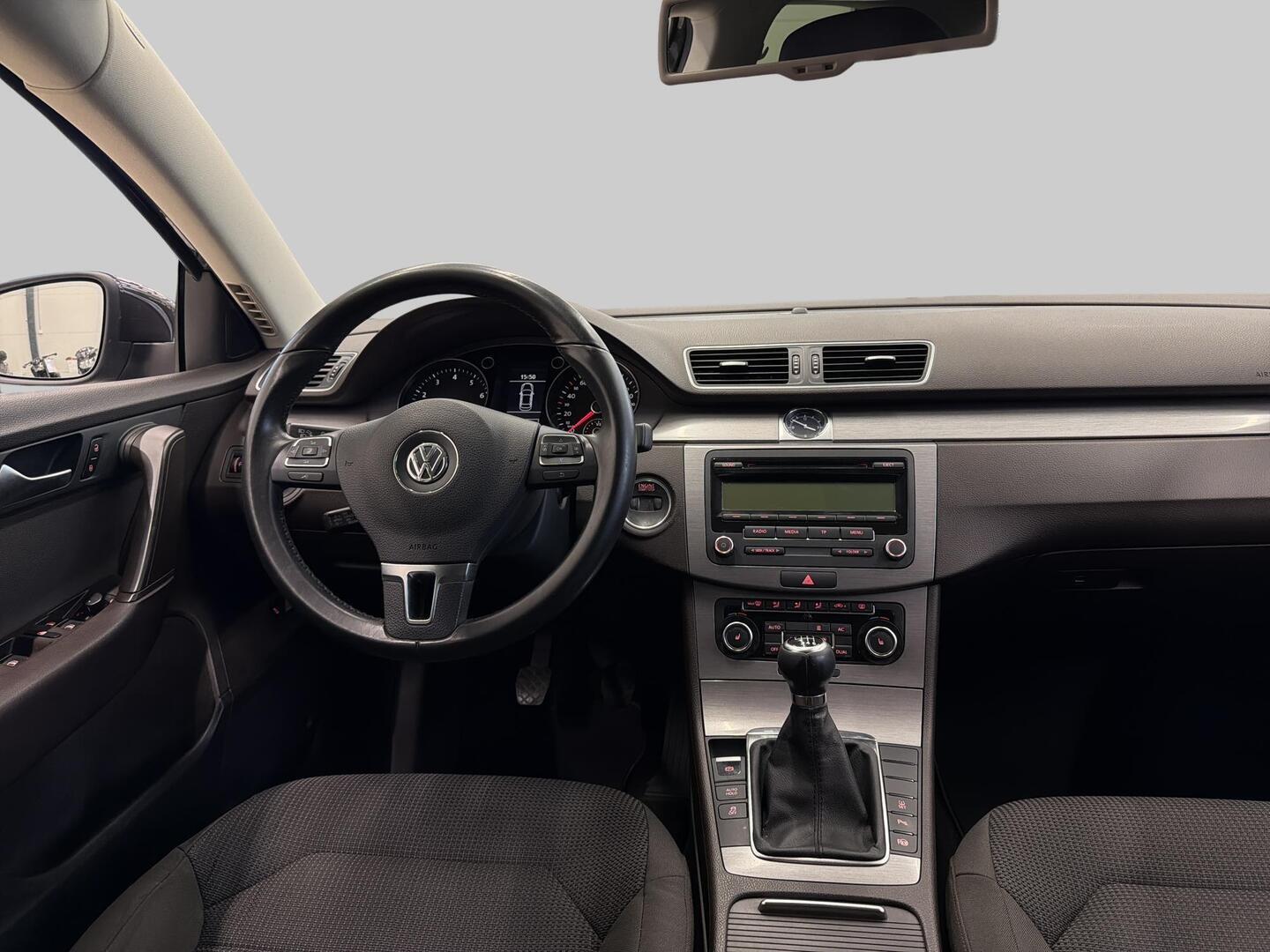 VOLKSWAGEN Passat 2011