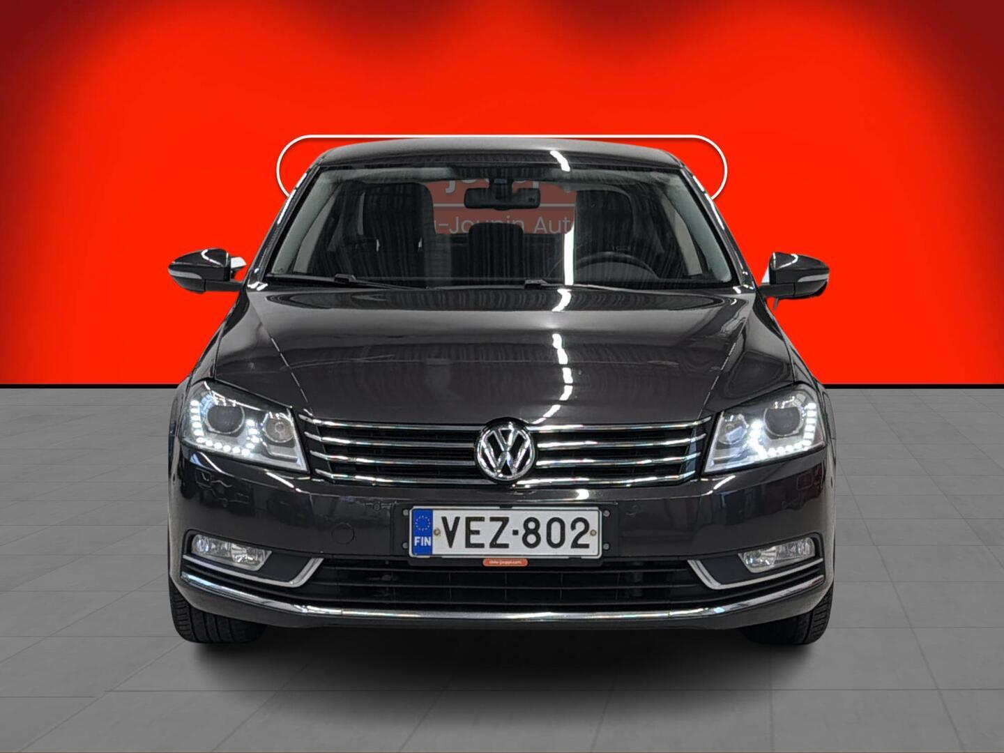 VOLKSWAGEN Passat 2011