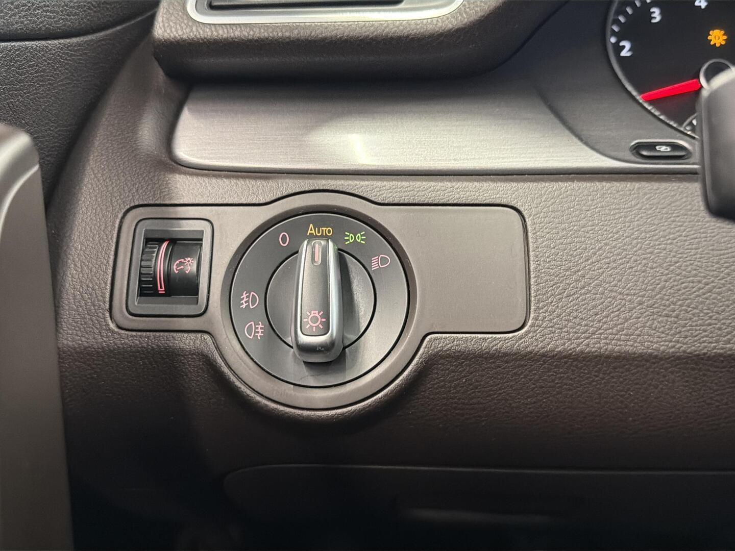 VOLKSWAGEN Passat 2011