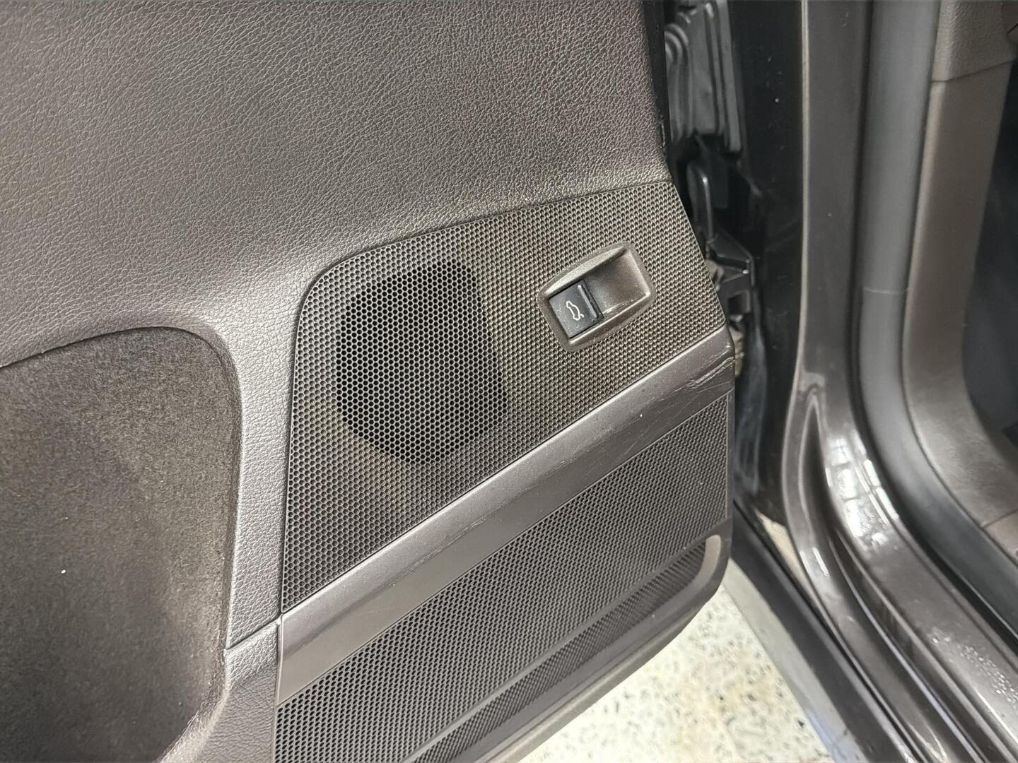 VOLKSWAGEN Passat 2011