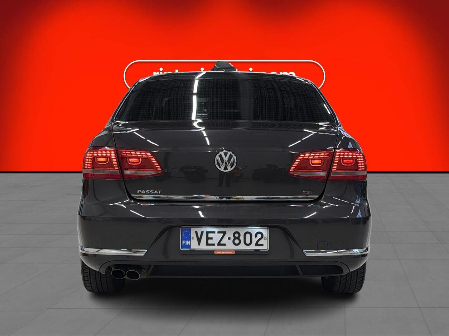 VOLKSWAGEN Passat 2011