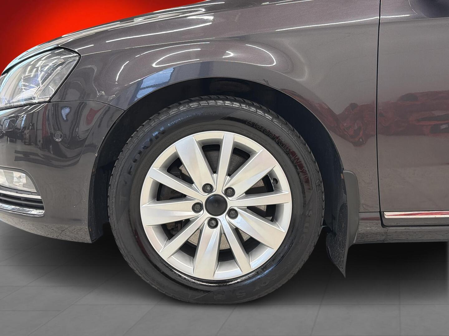 VOLKSWAGEN Passat 2011