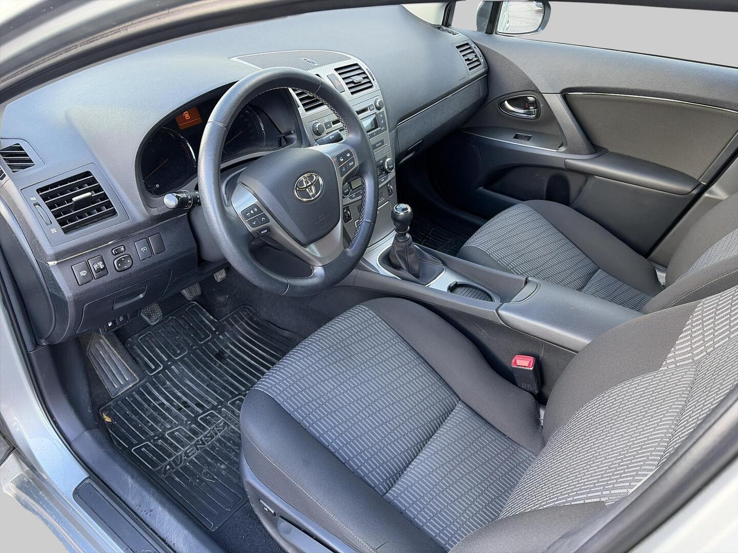 TOYOTA Avensis 2011