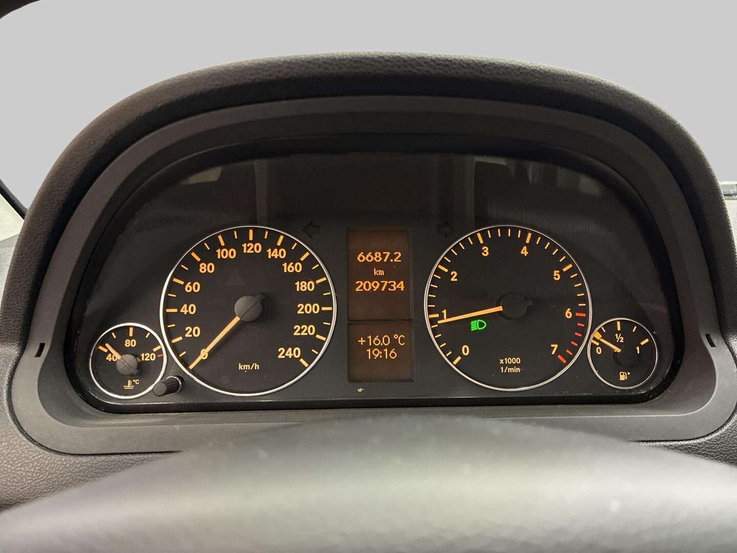 MERCEDES-BENZ A 2010