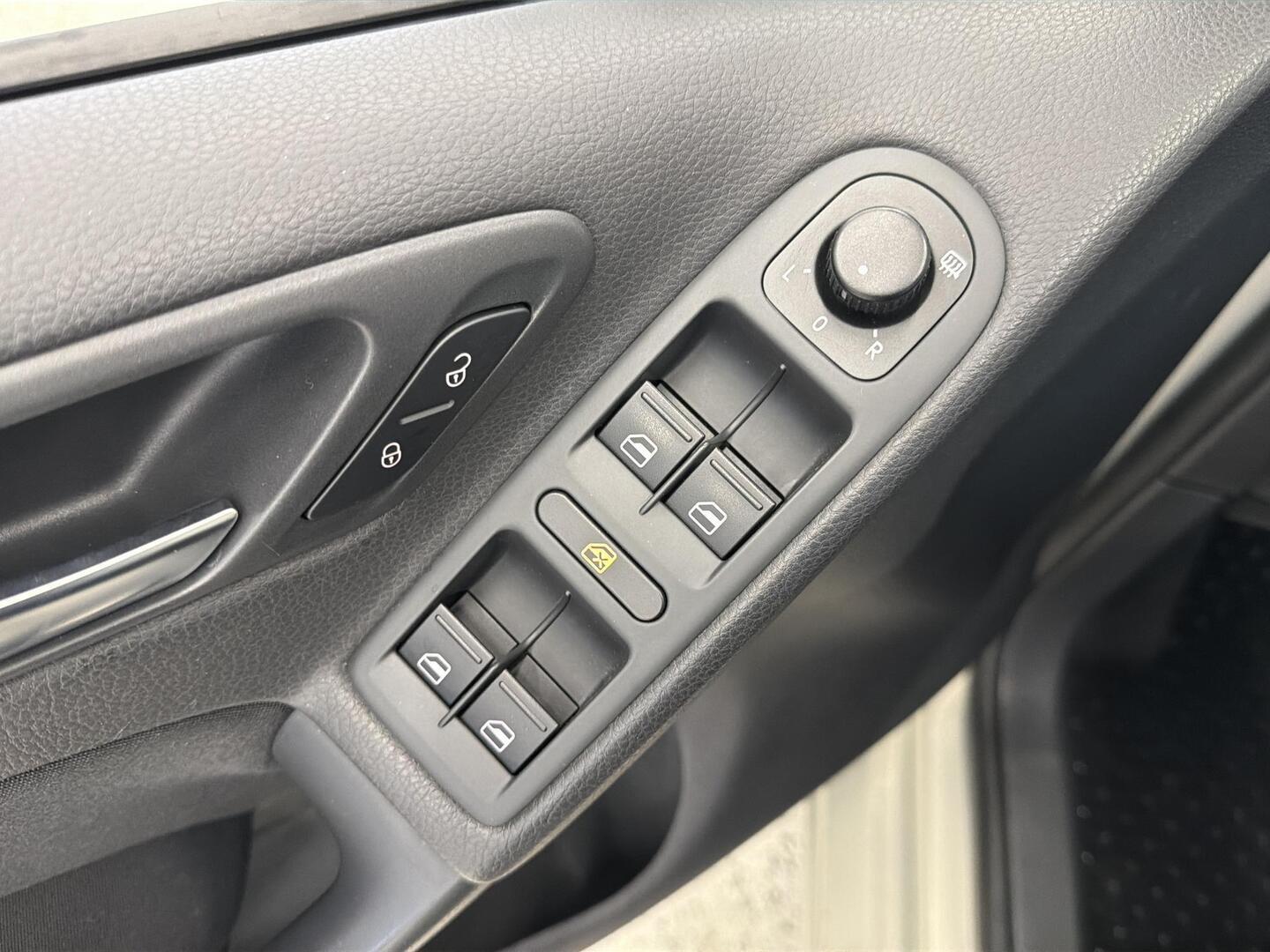 VOLKSWAGEN Golf 2012