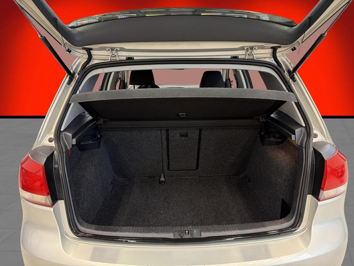 VOLKSWAGEN Golf 2012