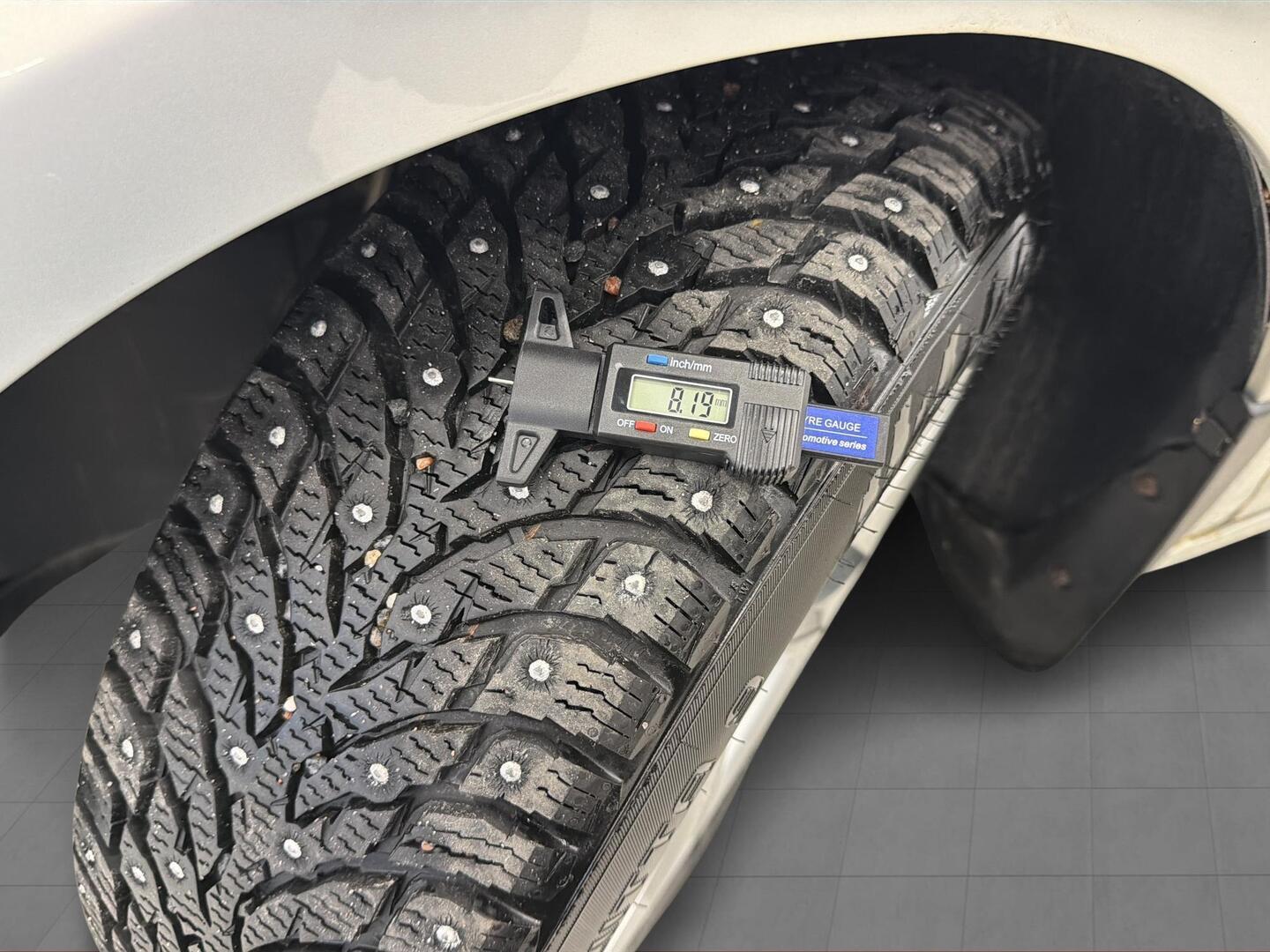 VOLKSWAGEN Golf 2012