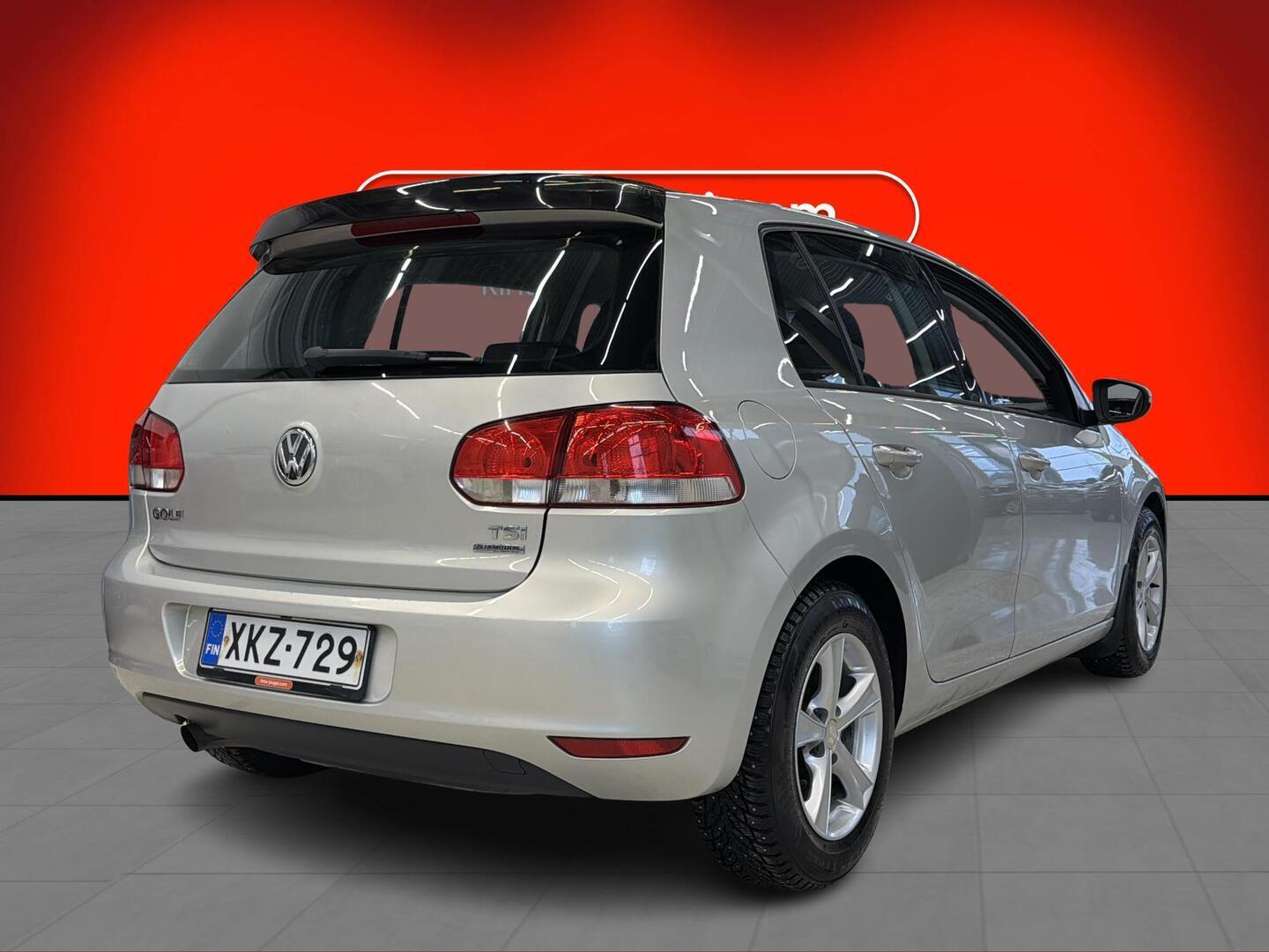 VOLKSWAGEN Golf 2012