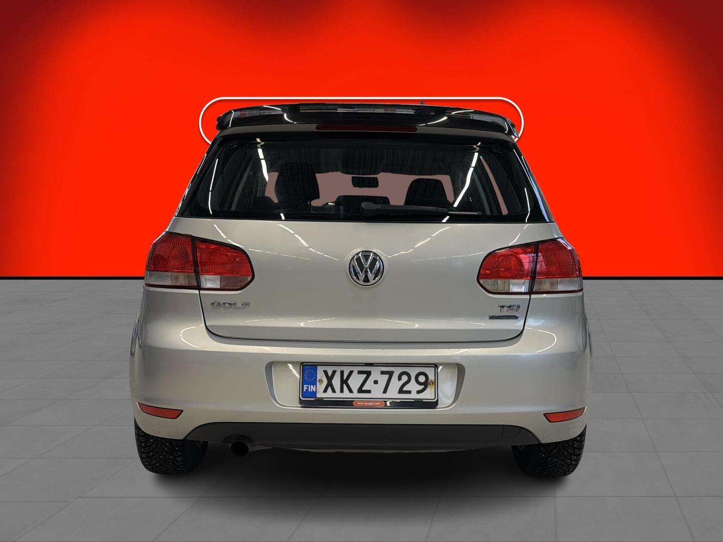 VOLKSWAGEN Golf 2012