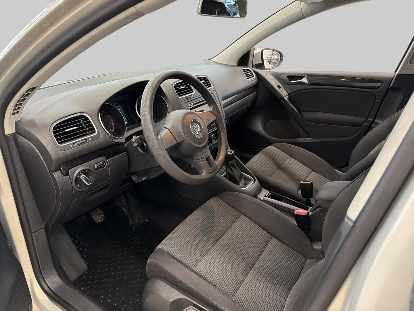 VOLKSWAGEN Golf 2012