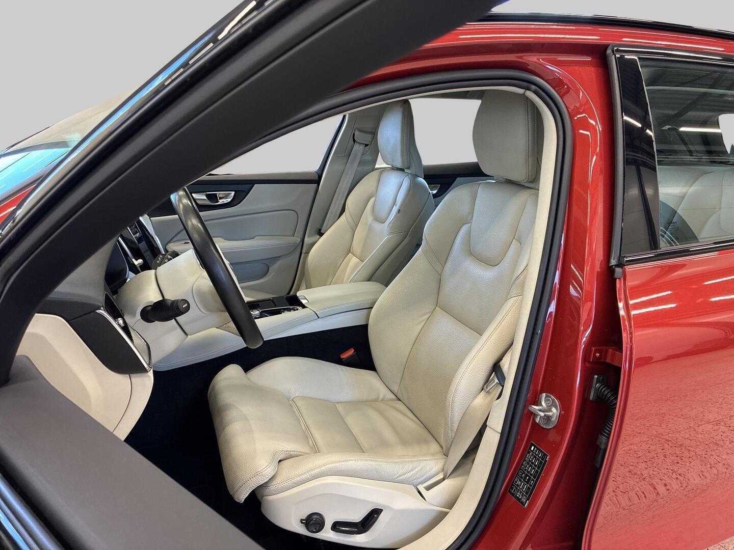 VOLVO V60 2023