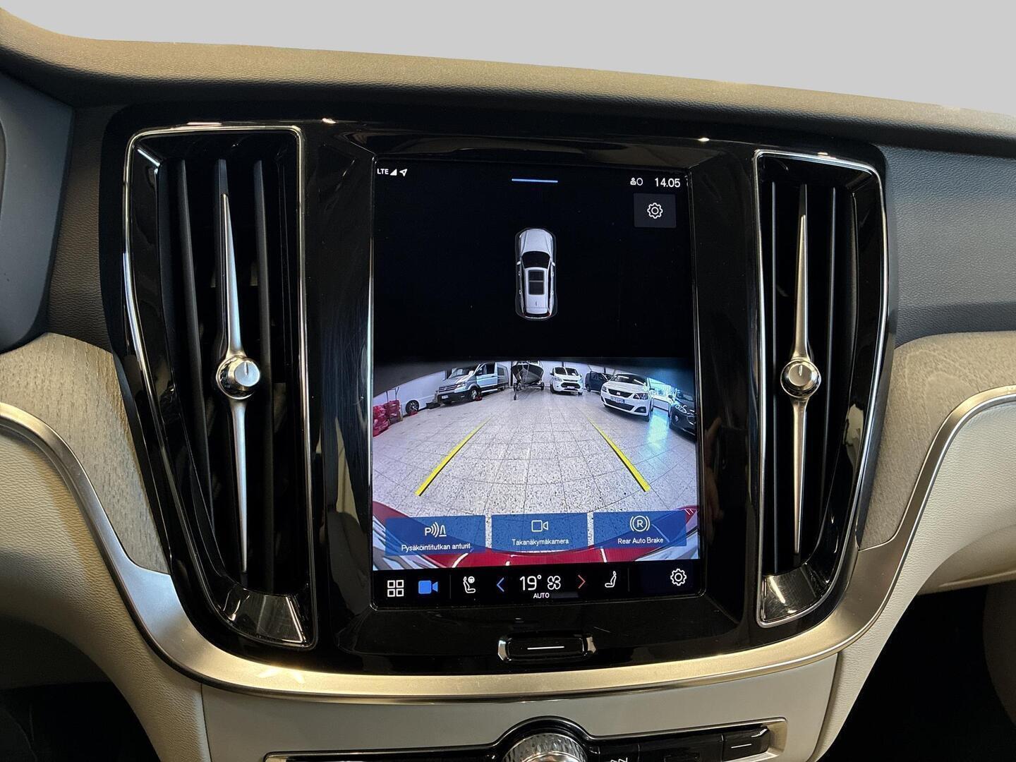 VOLVO V60 2023