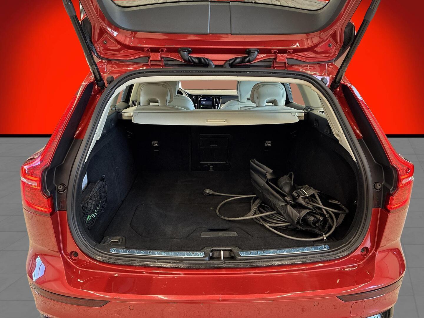 VOLVO V60 2023