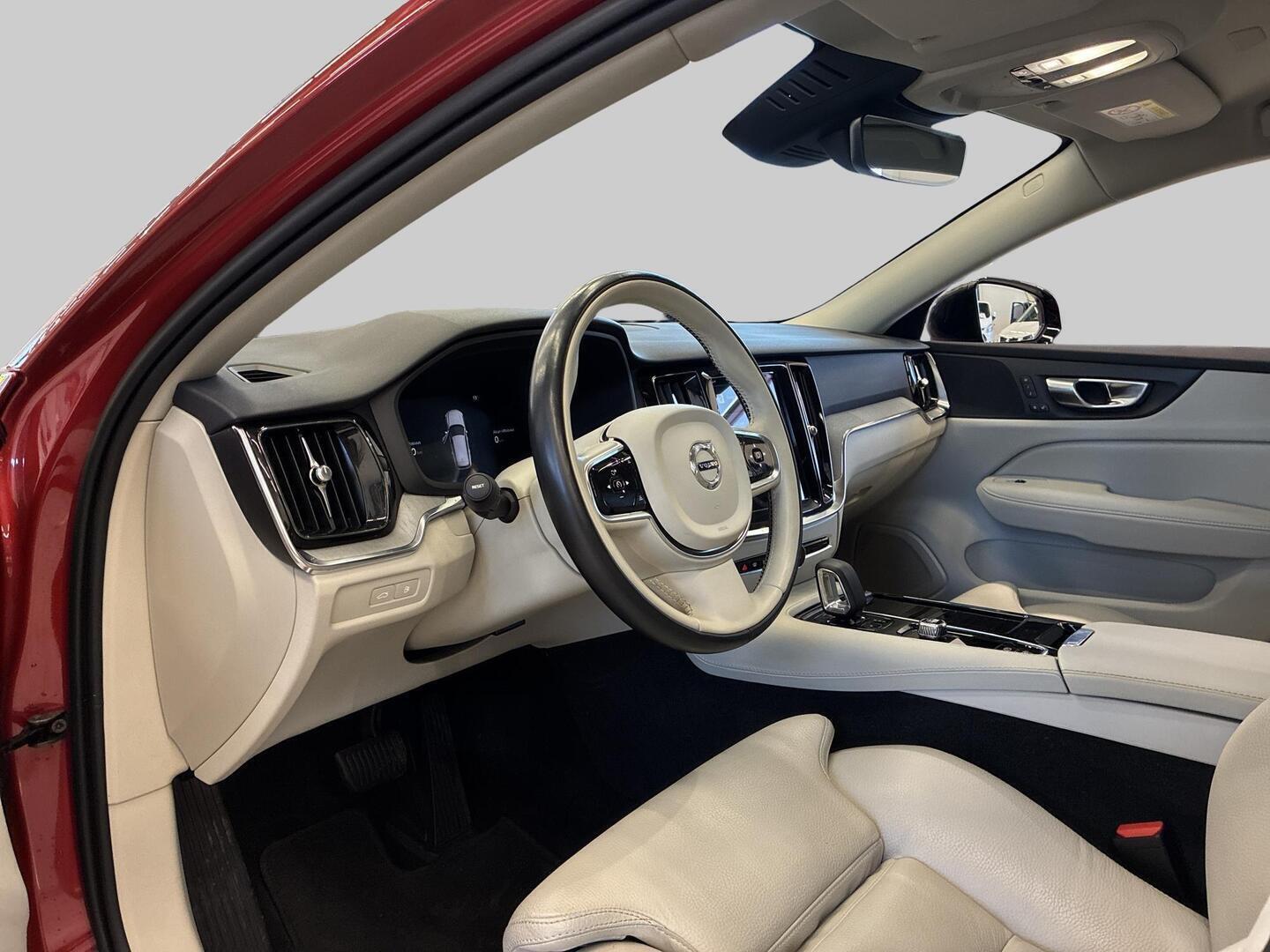 VOLVO V60 2023