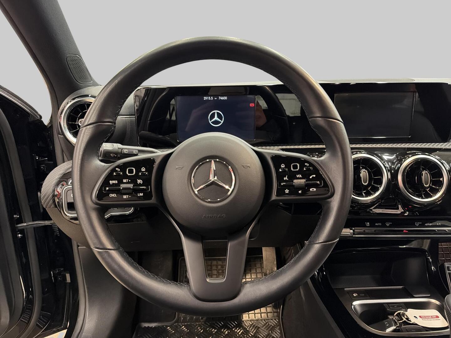 MERCEDES-BENZ A 2020