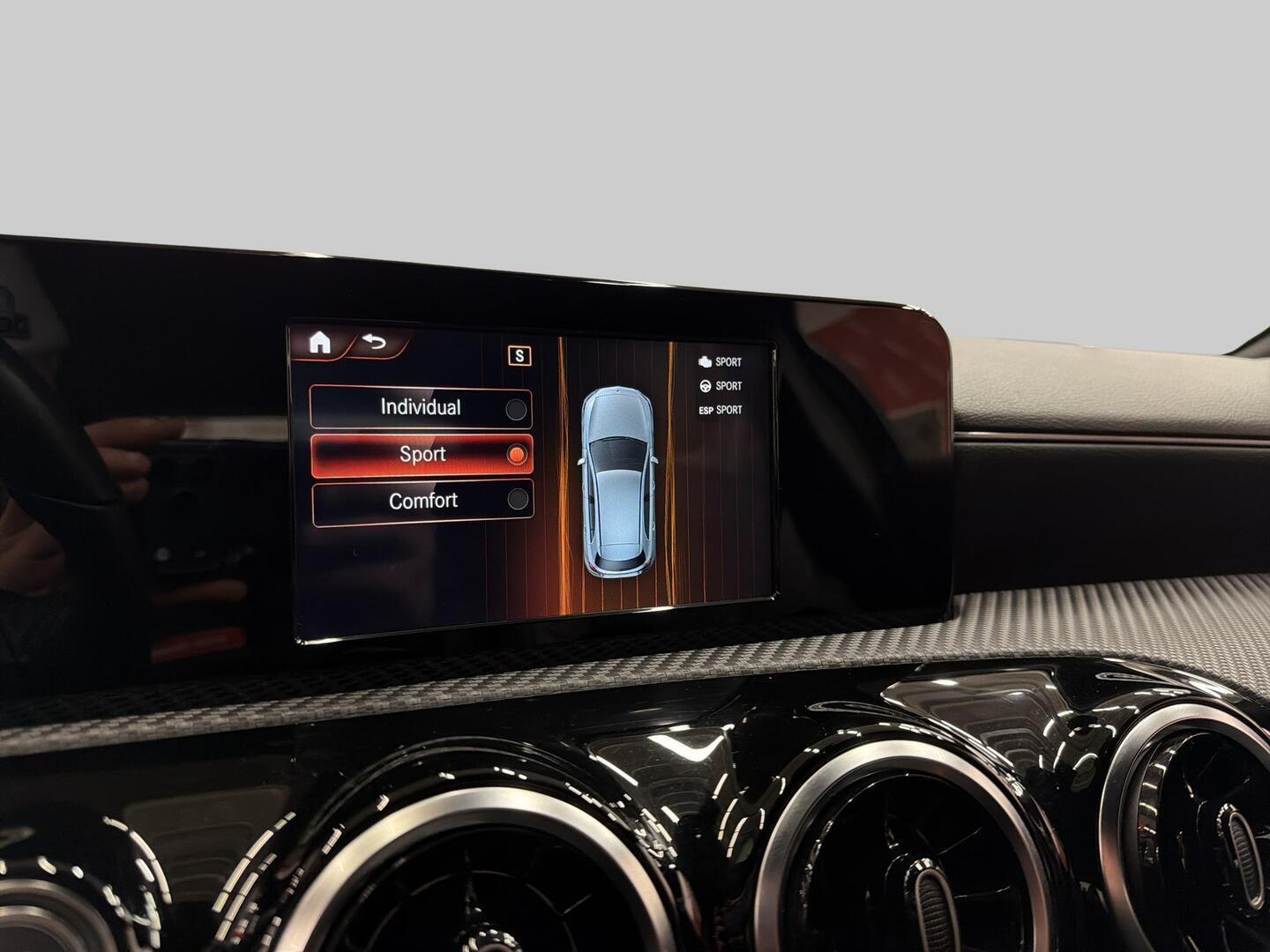 MERCEDES-BENZ A 2020