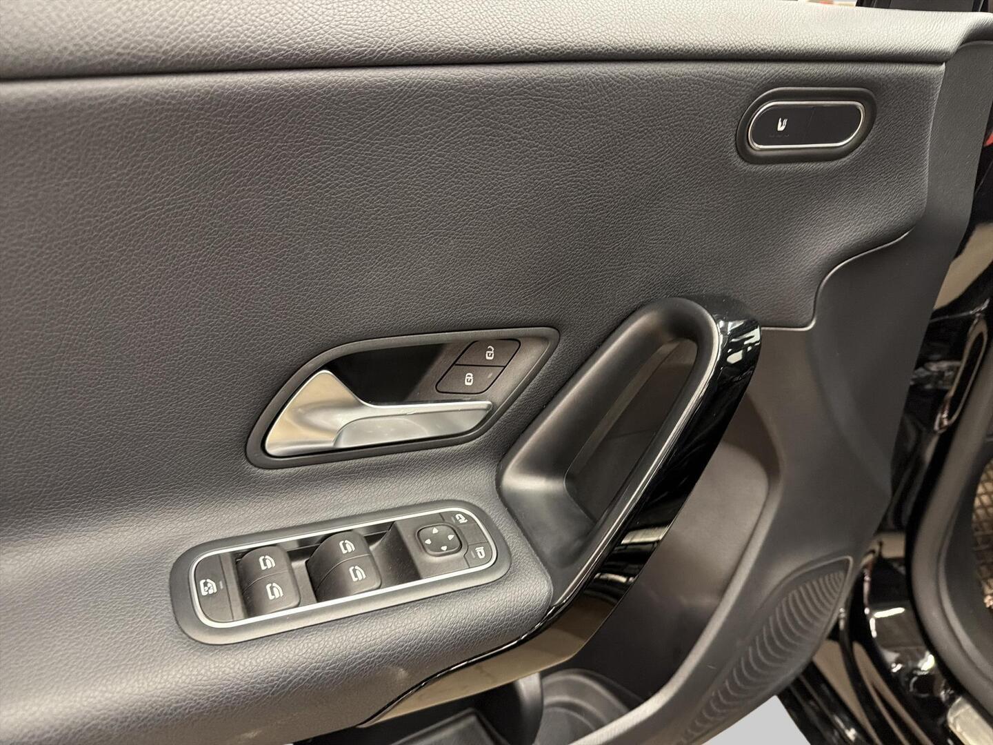 MERCEDES-BENZ A 2020