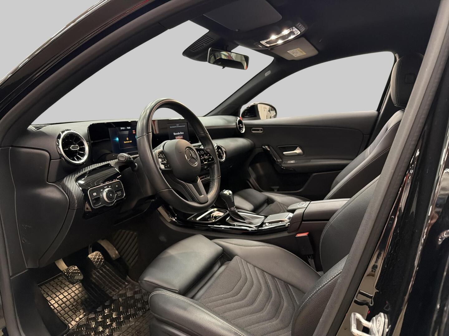 MERCEDES-BENZ A 2020